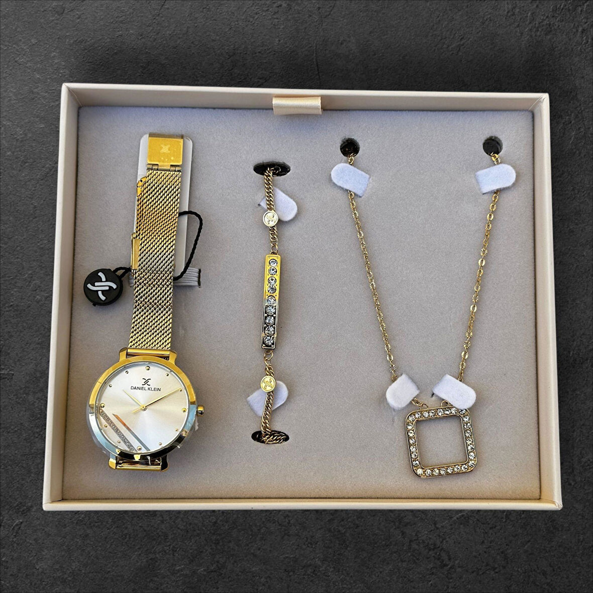 Daniel Klein Çelik Kordon 3 Atm Suya Dayanıklı Özel Tasarım Kadın Kol Saat+Bileklik VS.BLKT.0091