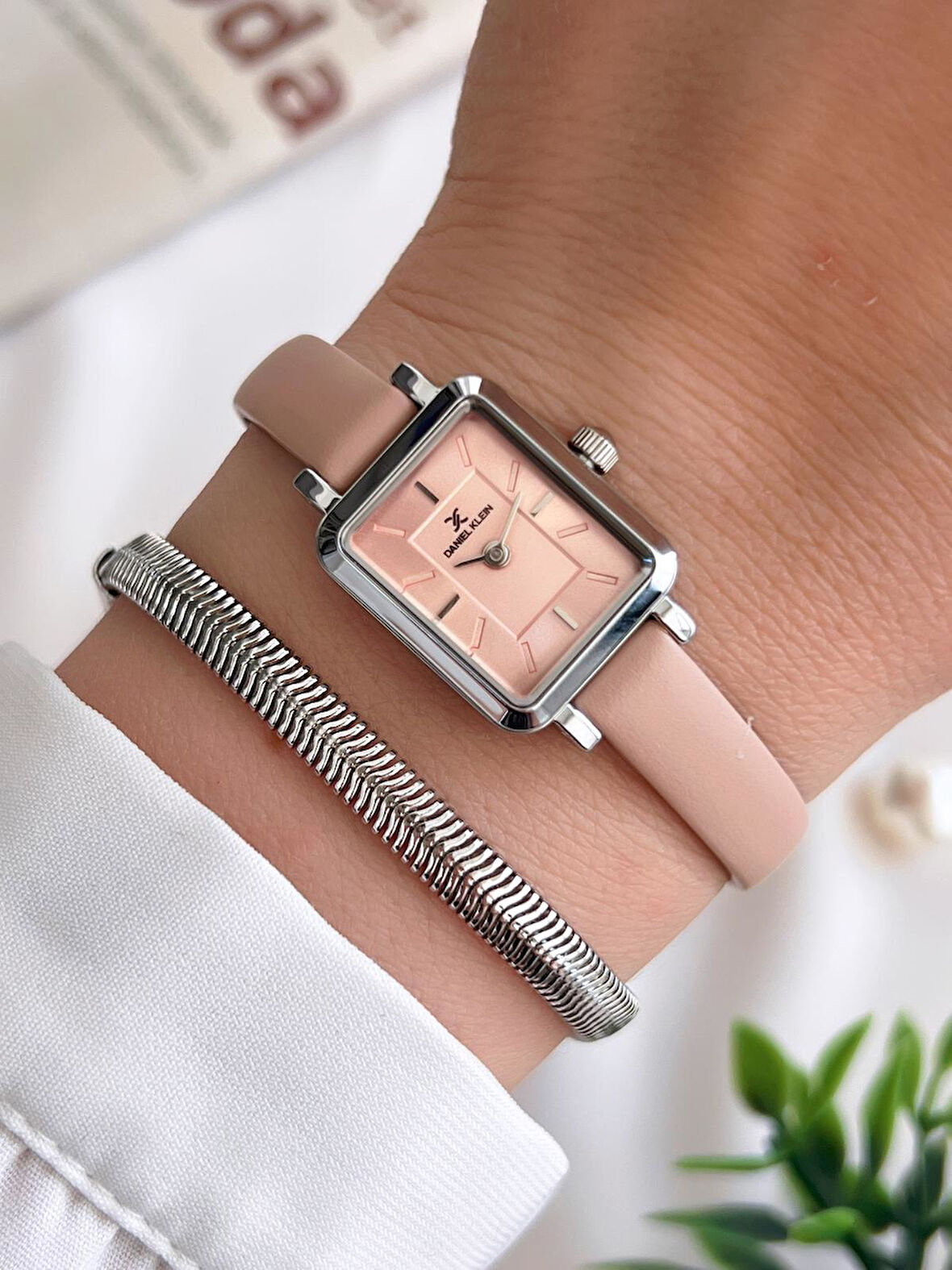 Daniel Klein Minimalist Model Deri Kordon 3 Atm Suya Dayanıklı Özel Tasarım Kadın Kol Saat+Bileklik VS.BLKT.0439