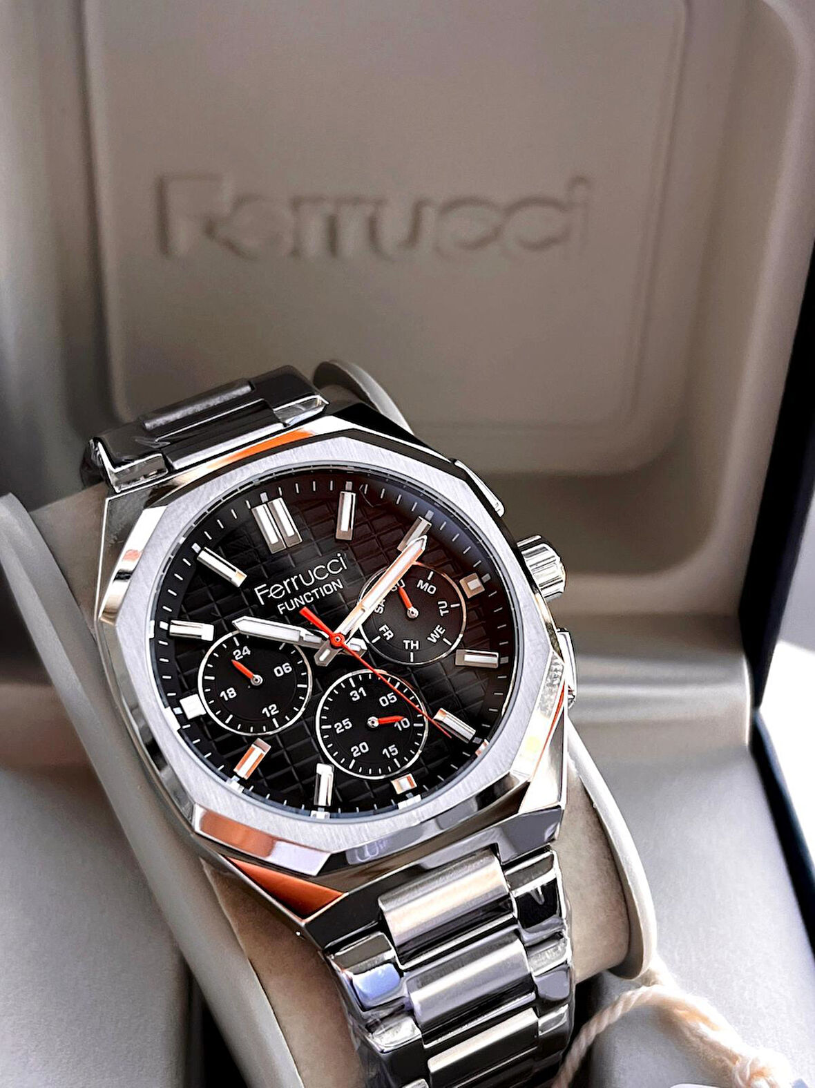 Ferrucci İç Fonksiyonları Aktif Takvim Ve Gün 30mt Suya Dayanıklı Çelik Kordon Erkek Kol Saati VS.BLKT.0463