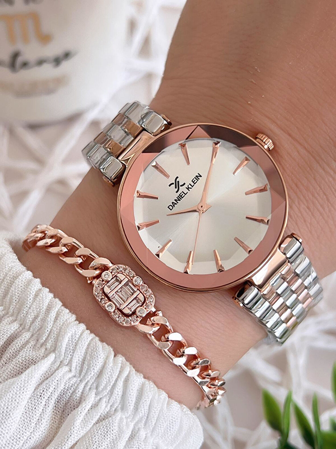 Daniel Klein Çelik Kordon 3 Atm Suya Dayanıklı Özel Tasarım Kadın Kol Saat+Bileklik VS.BLKT.0485