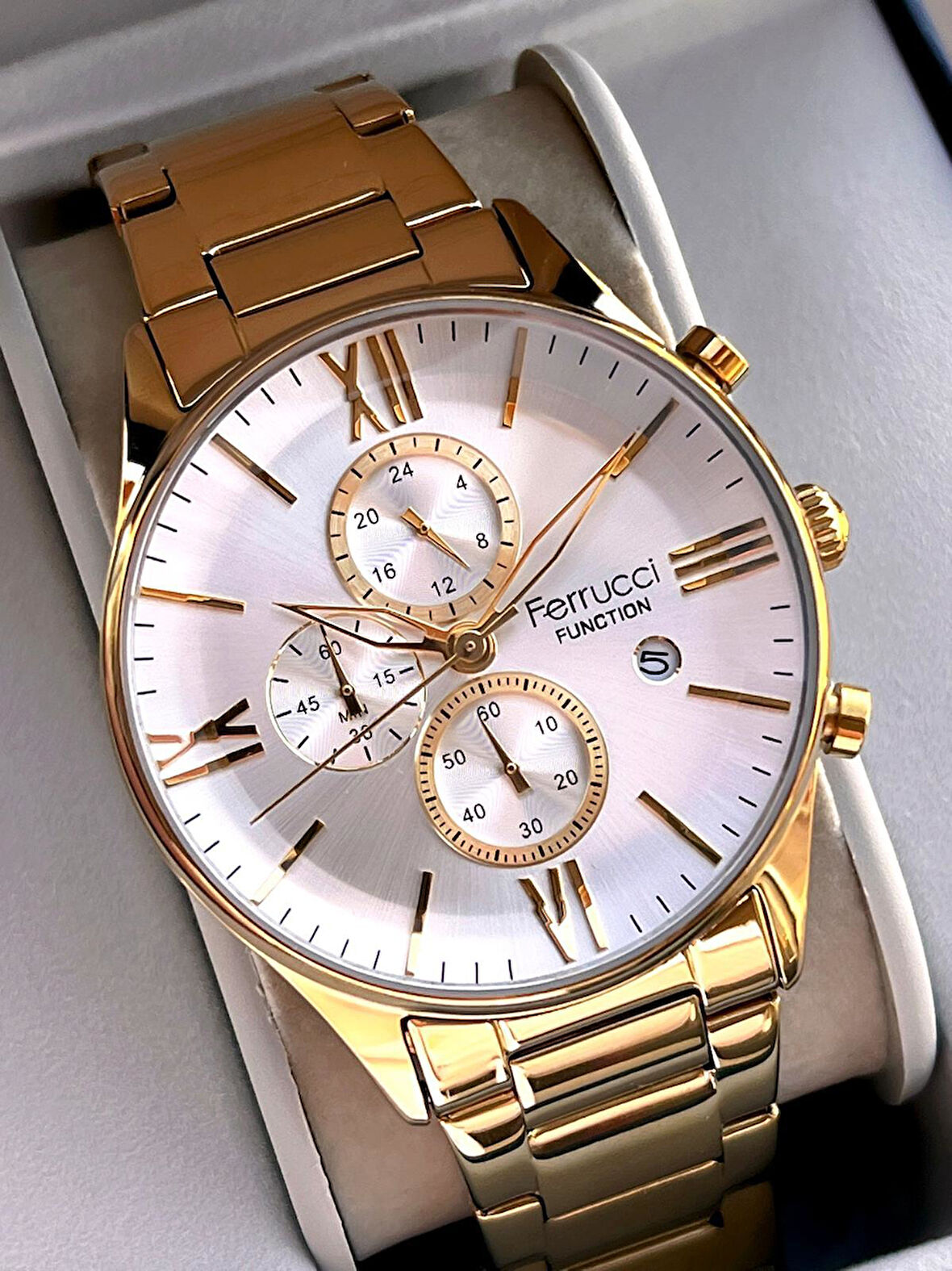 Ferrucci İç Fonksiyonları Aktif Takvim Ve Gün 30mt Suya Dayanıklı Çelik Kordon Erkek Kol Saati VS.BLKT.0601