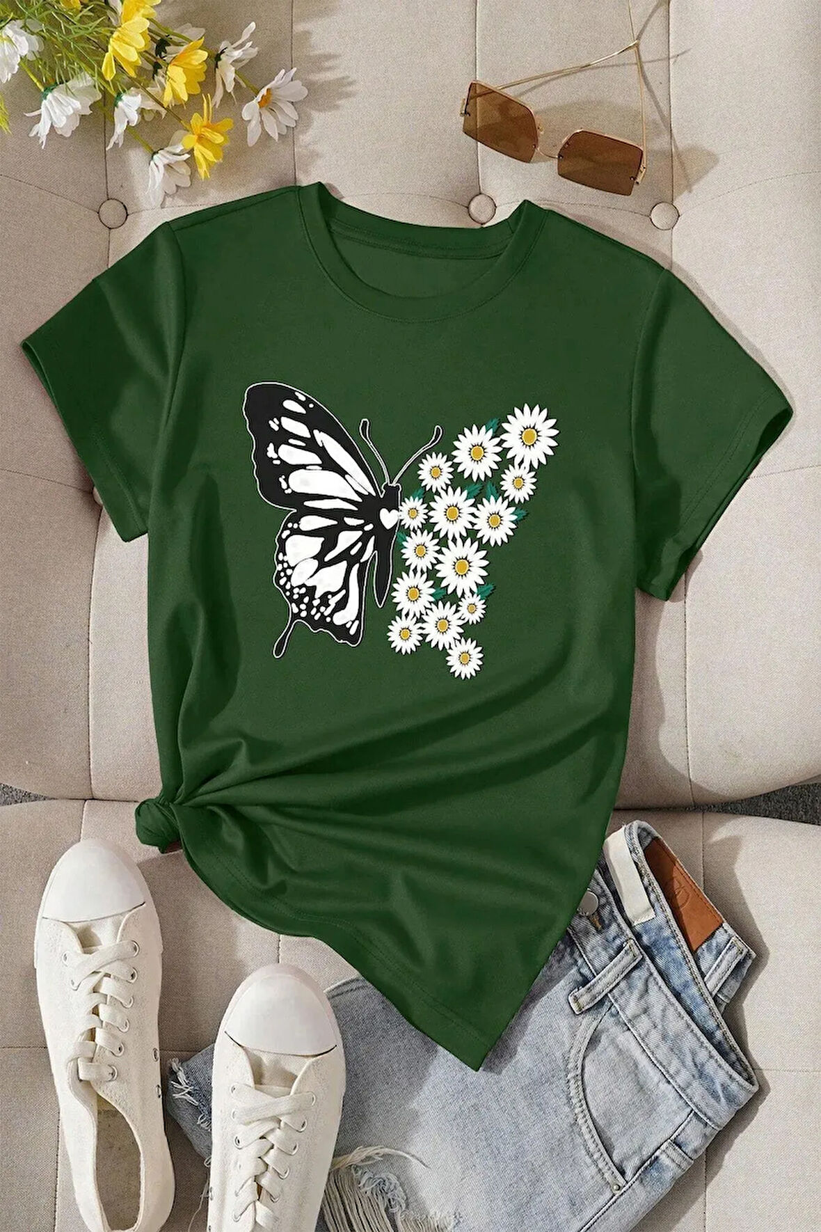 Kadın Pamuklu Ön Baskılı Papatya Kelebek Tasarım Tshirt