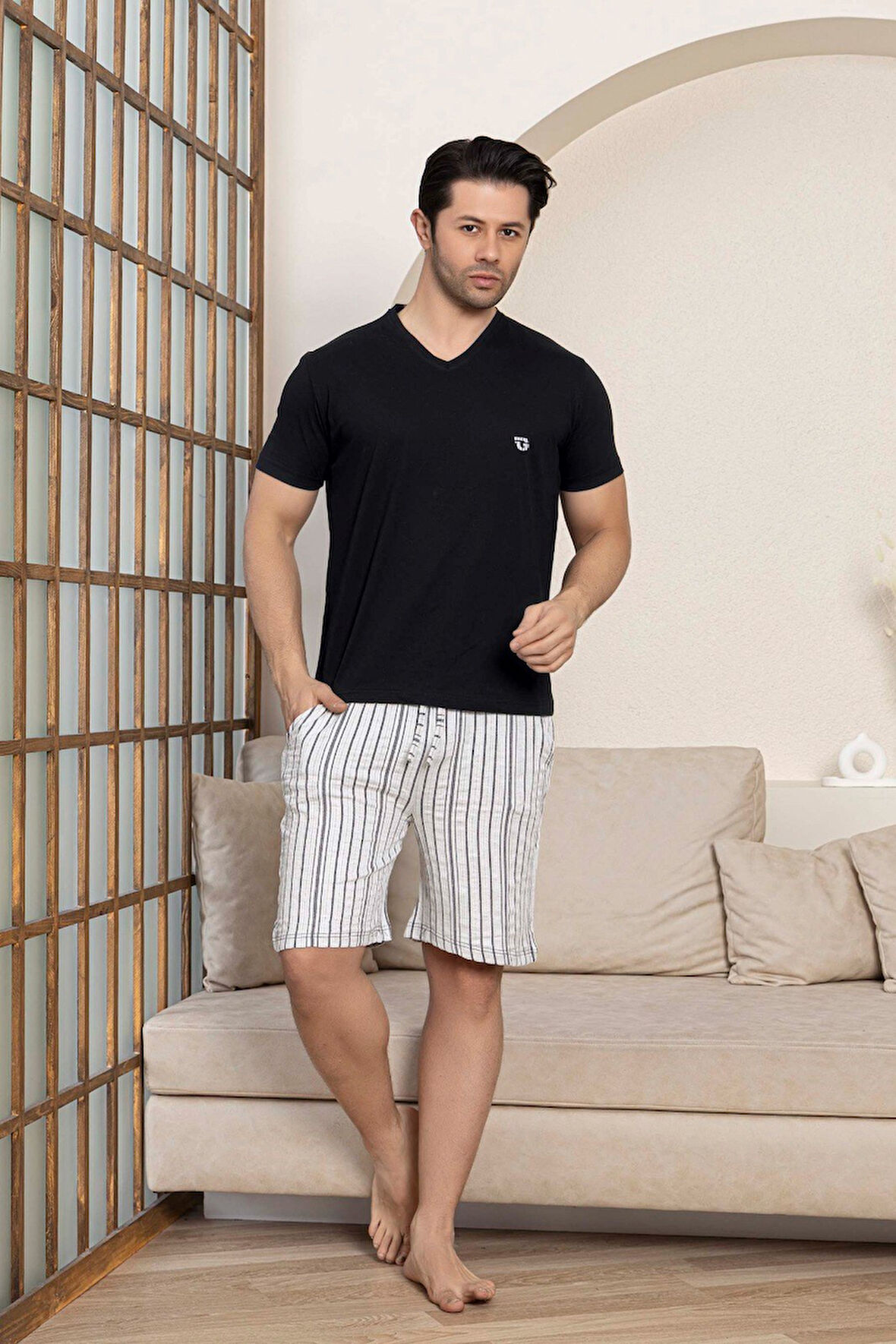 Erkek Siyah Krem Çizgili V Yaka Düğmesiz Kısa Kol Cepli Şortlu Pijama Takımı