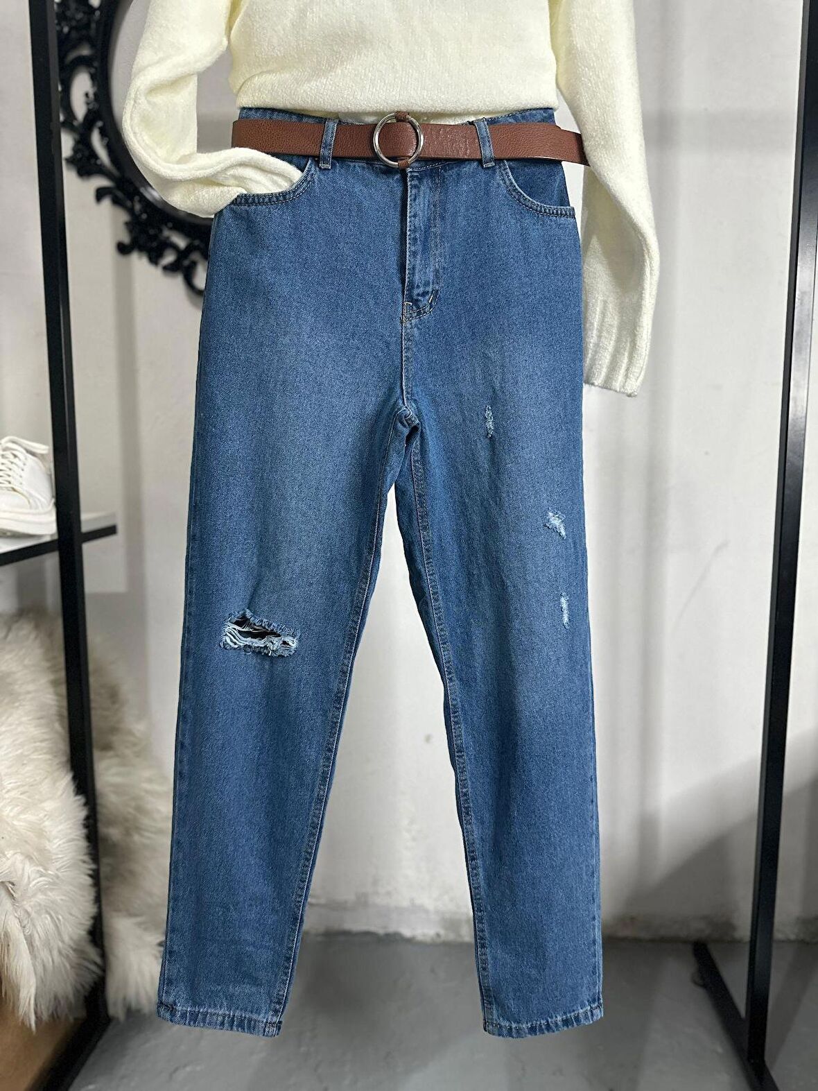 Kadın Yüksek Bel Dizi Yırtık Mom Jeans Pantolon