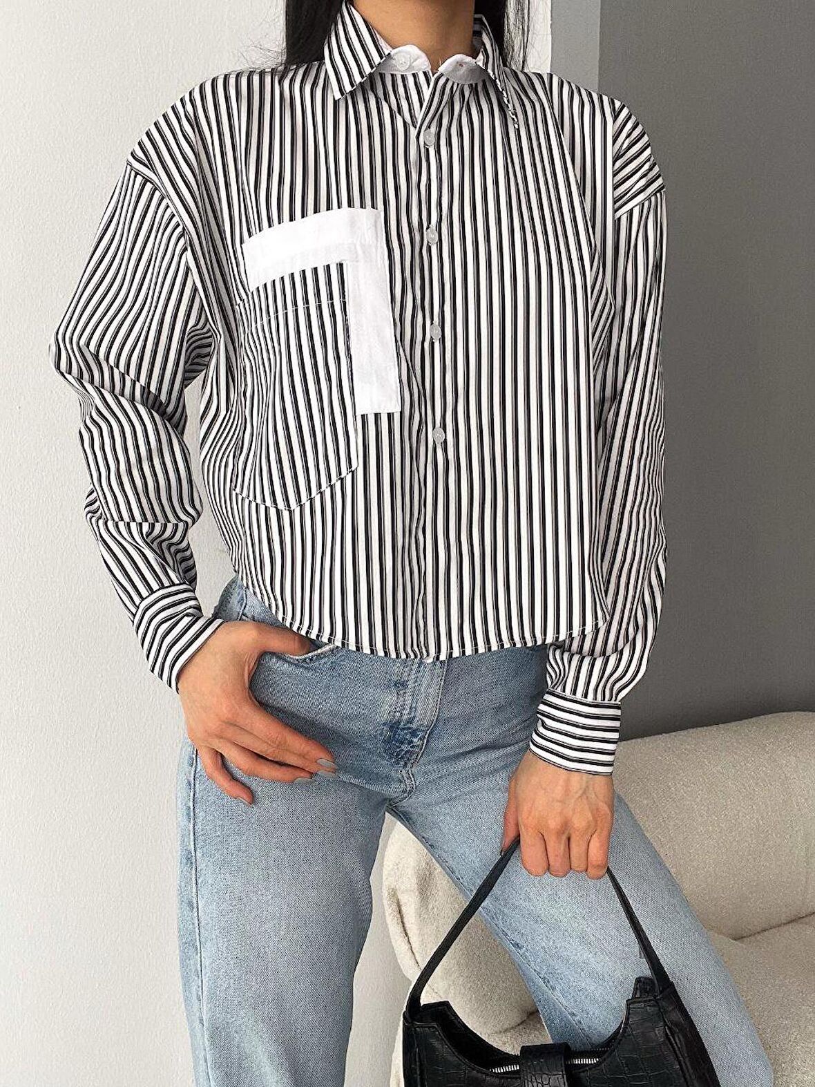 Kadın Cep Detaylı Çizgili Crop Gömlek