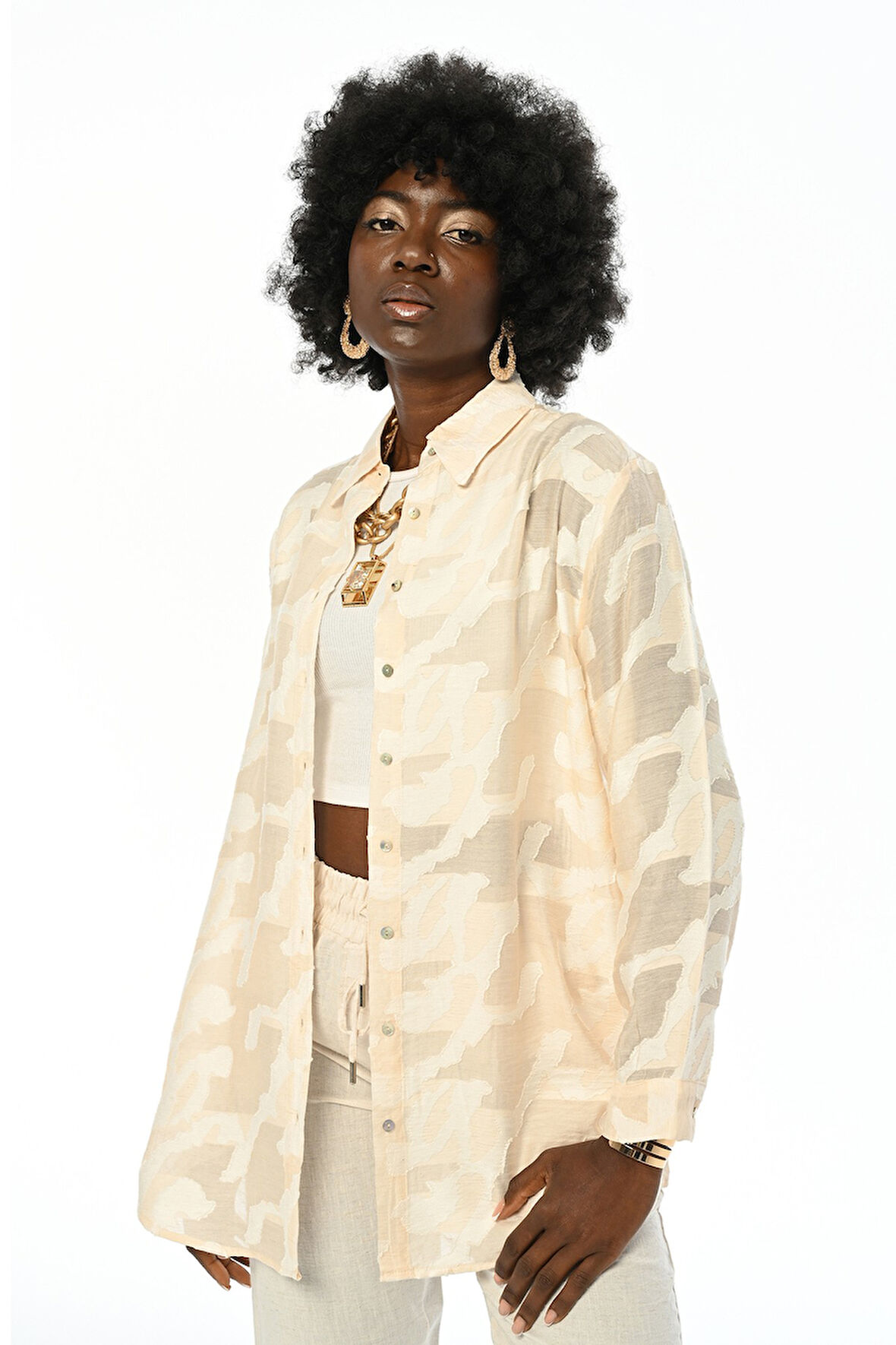 KADIN AÇIK BEJ TRANSPARAN DESENLİ OVERSİZE KESİM GÖMLEK