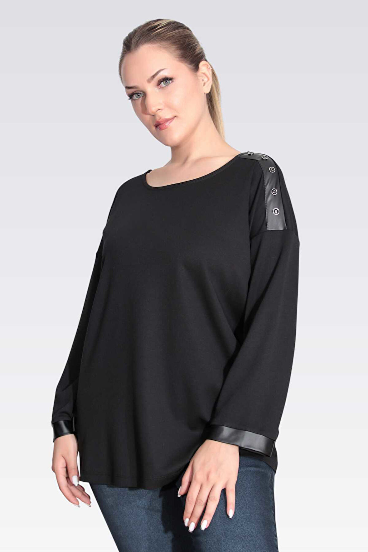 Tolga Saraçoğlu Kadın Suni Deri Detaylı Rahat Kesim Örme Bluz 11089 Siyah