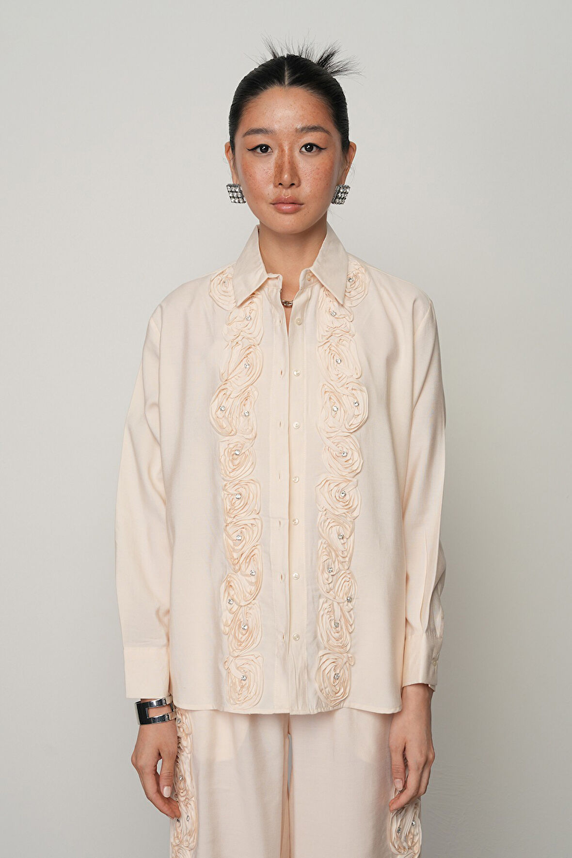 Kadın Gül Ve Taş Şerit İşlemeli Düz Gömlek