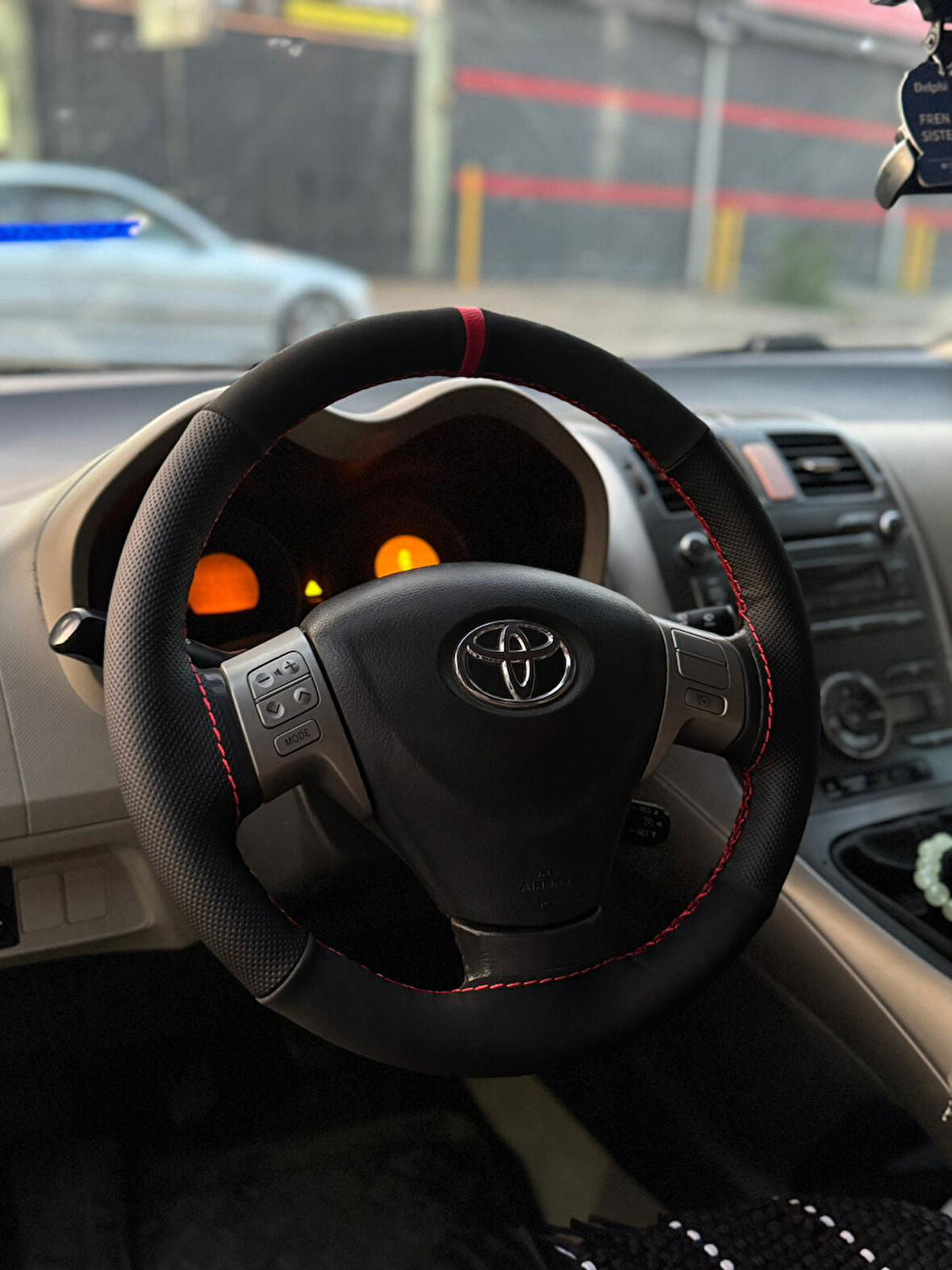 DİKİŞLİ DİREKSİYON KILIFI NOKTALI DERİ NUBUK DERİ KIRMIZI YÜZÜK / DİKİŞLİ TOYOTA AURİS İÇİN