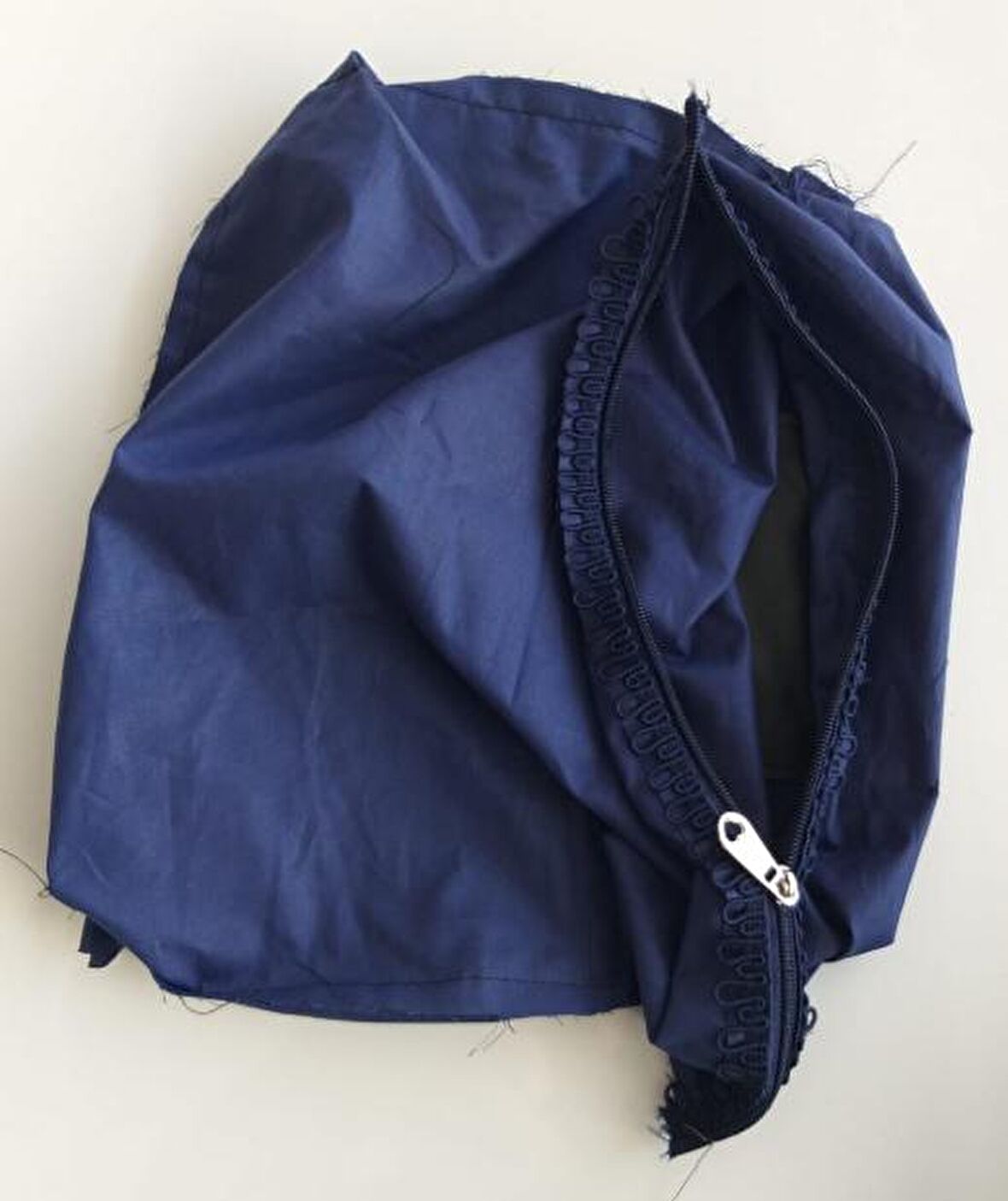 Lacivert 38x38 cm, dikilmiş halde, fermuarlı  astar