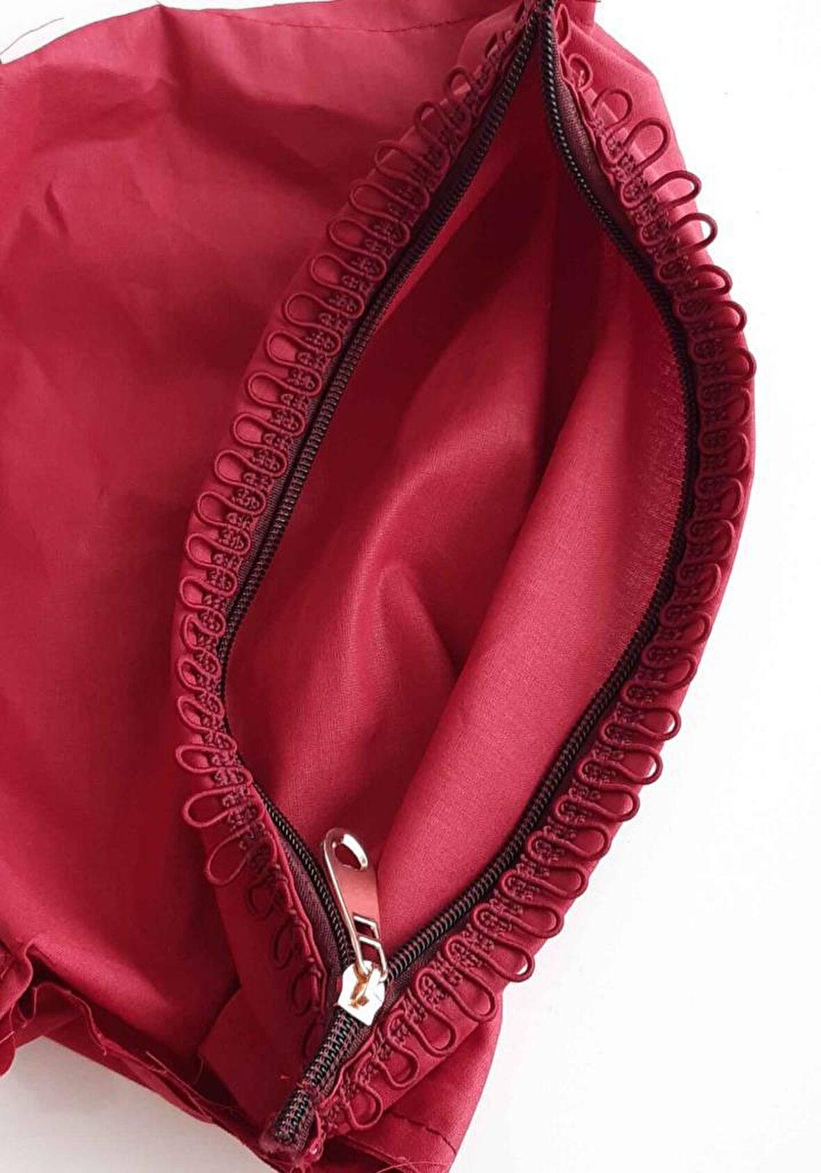 Bordo Renk 28X28 Cm, Dikilmiş Halde, Fermuarlı Astar