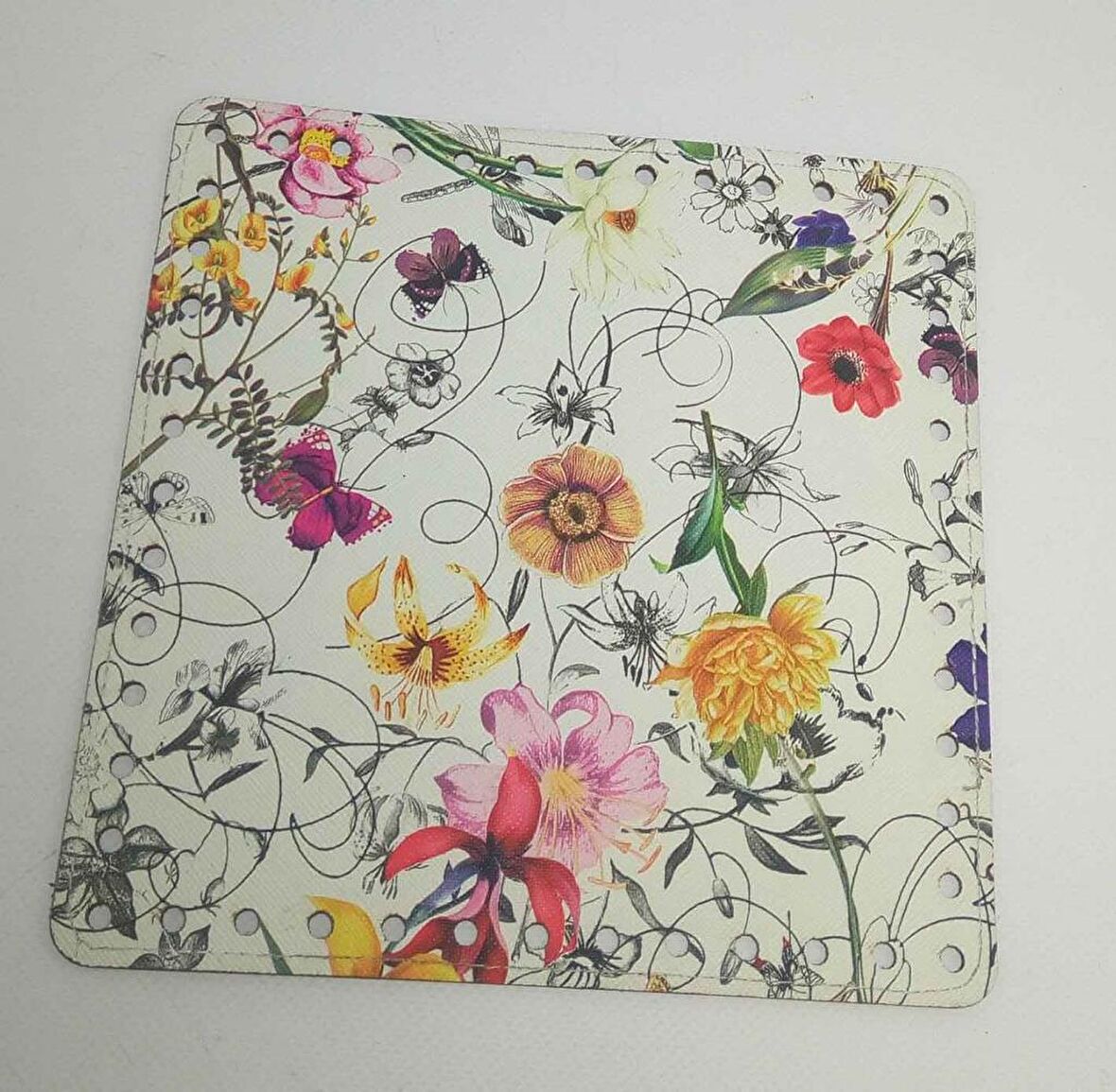 20 cm   çiçek desenli kare  plaka, taban