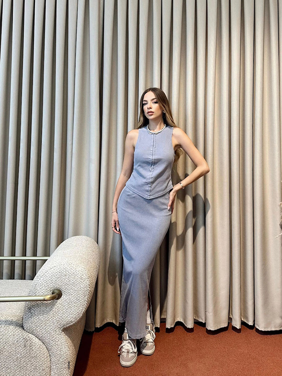 Beli Lastikli Yırtmaçlı Midi Etek