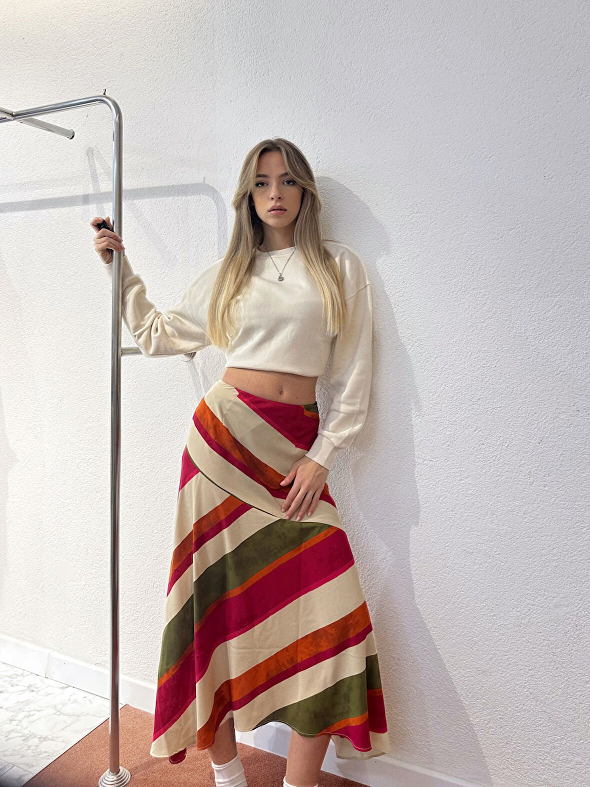 Asimetrik Çizgili Renkli Saten Etek