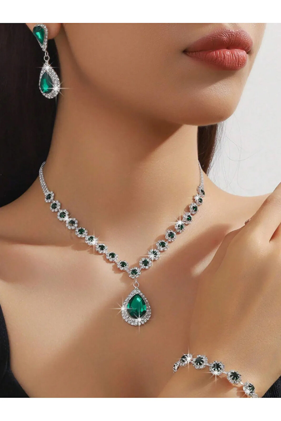 Gümüş Kaplama Yeşil Kolye Küpe Ve Bileklik Seti 3'lü Set Davet Düğün Nişan Abiye