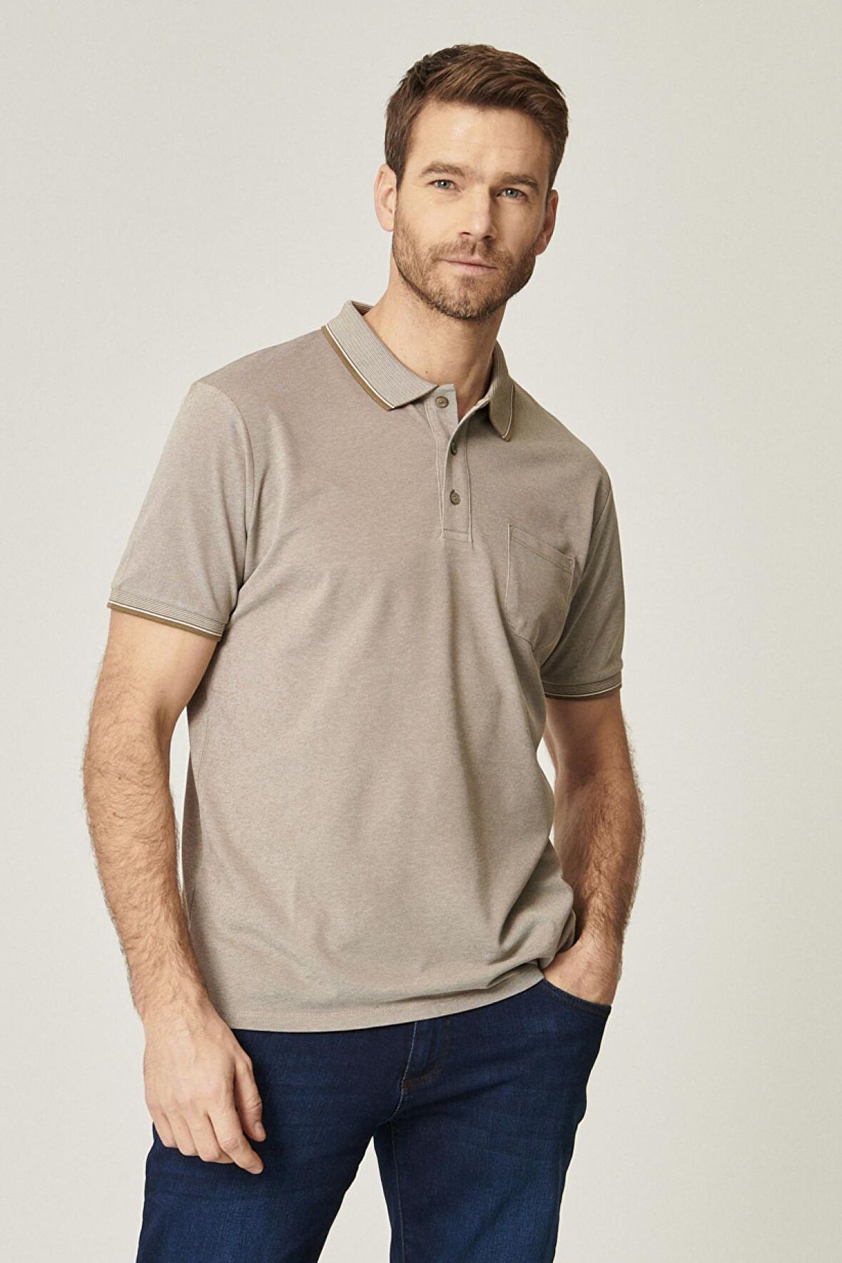 Erkek Çekmeyen Pamuklu Kumaş Regular Fit Geniş Kesim Nefti-beyaz Kıvrılmaz Polo Yaka Cepli Tişört