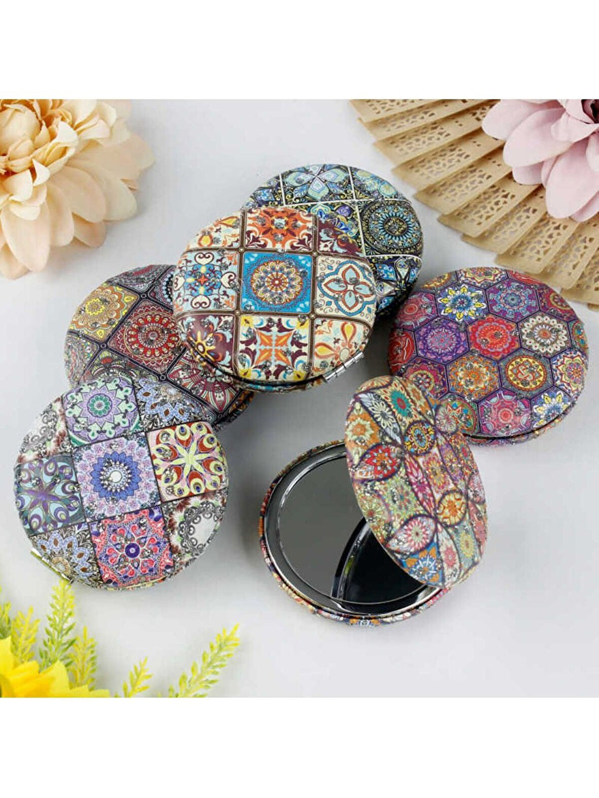 Otantik Mandala Tasarımlı Kozmetik Yuvarlak Cep Çanta Aynası Kapaklı El Makyaj Aynası 7CM 