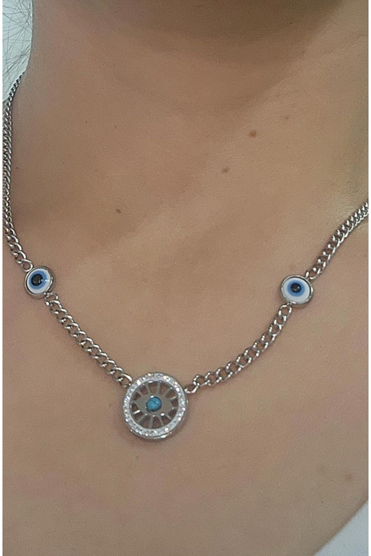 Gümüş Gözlü ve Taşlı Çelik Kolye