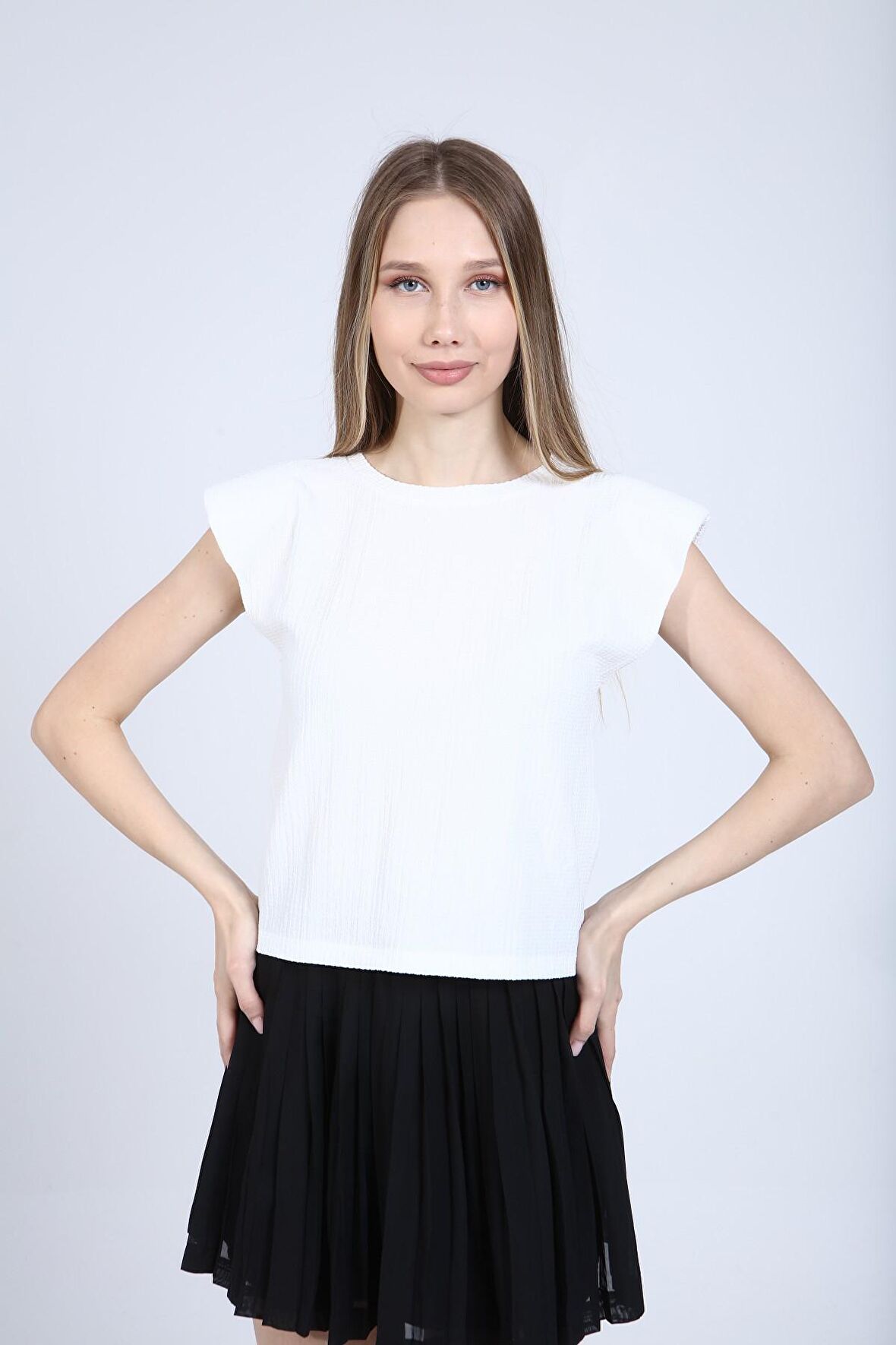 neslice Kadın Puantiyeli Vatkalı T-shirt M-BEYAZ