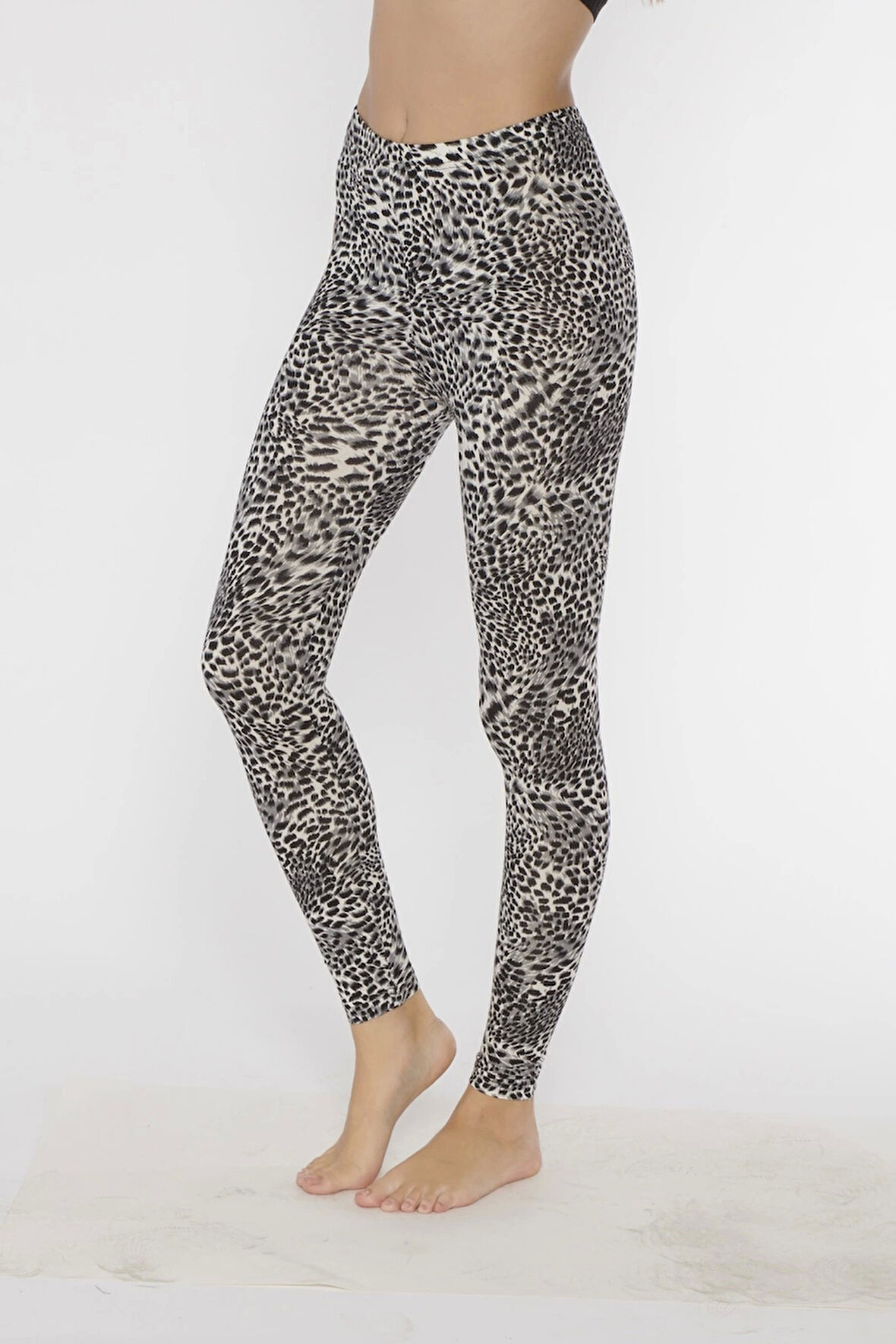 Kolcu Kar Leoparı Desenli Likralı Uzun Kadın Tayt - KB3005