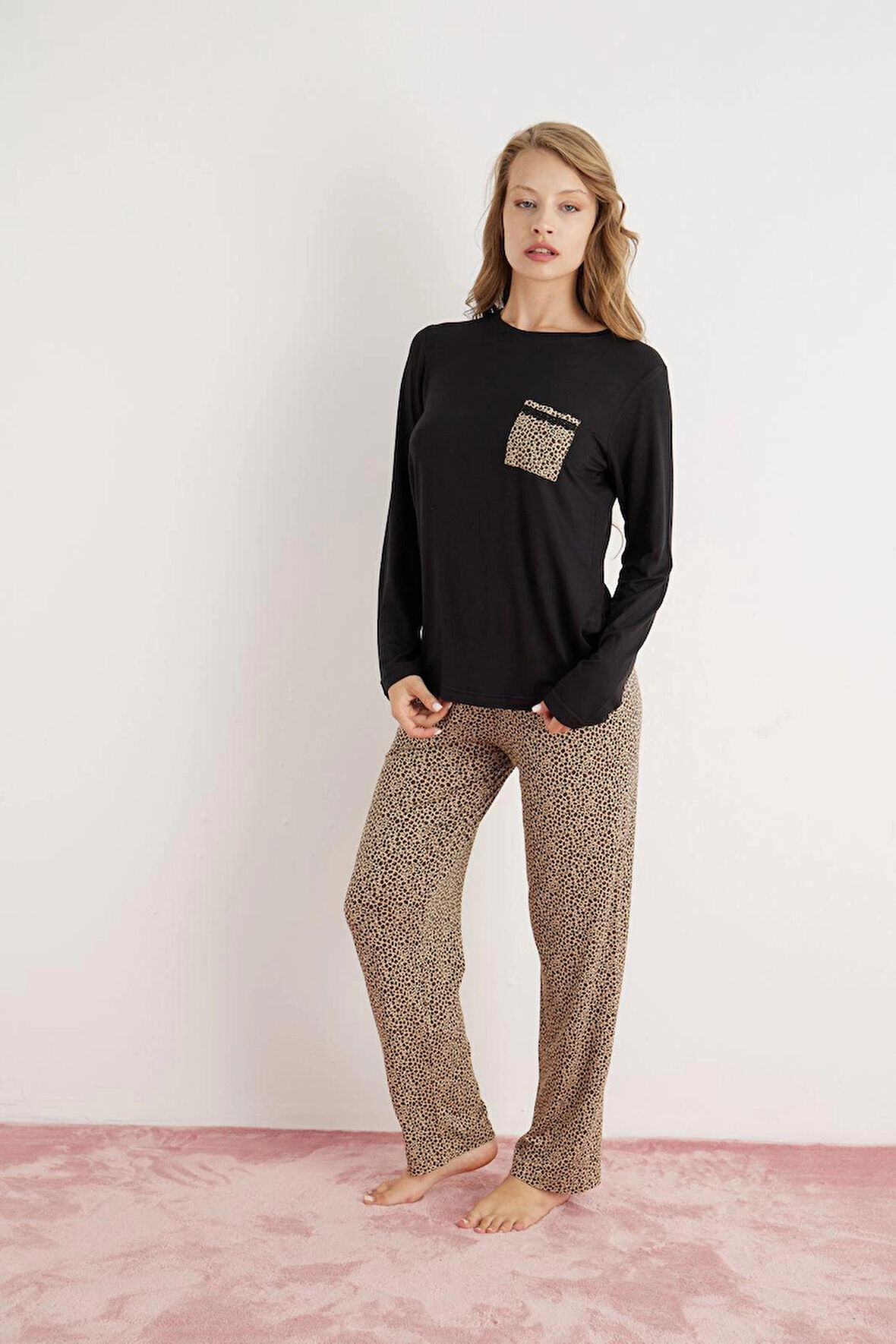 Pijamoni Kadın Ring Viskon Kumaş Leopar Desenli Siyah Pijama Takımı - 9580