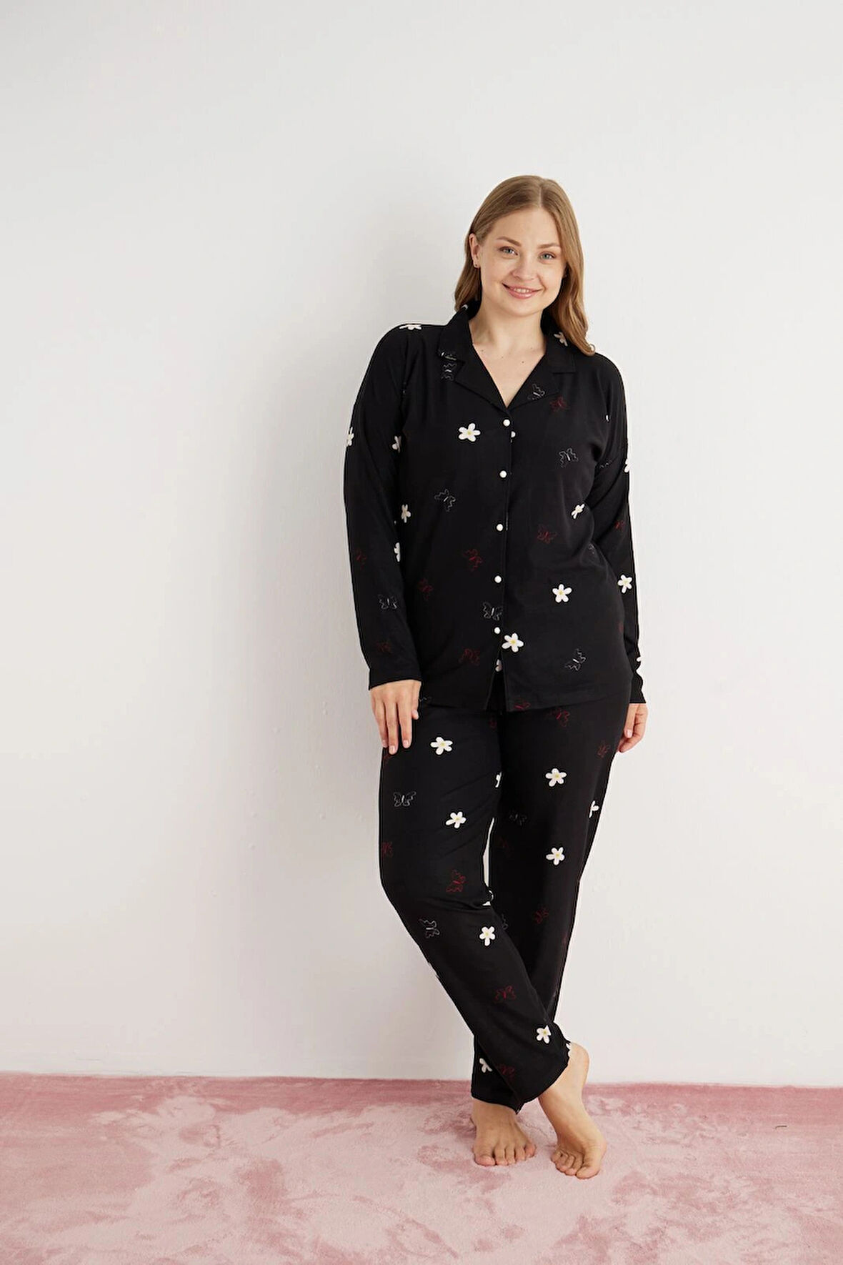 Pijamoni Kadın Büyük Beden Süet Kumaş Önü Düğmeli Şık Pijama Takımı - Siyah