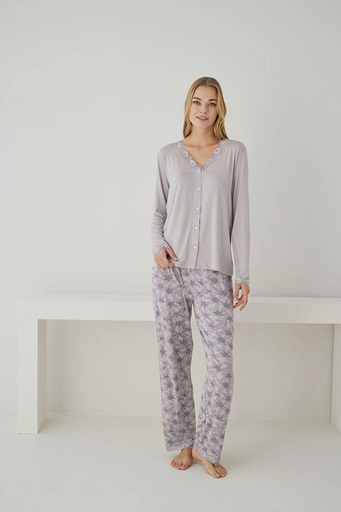 Pijamoni Kadın Ring Viskon Kumaş Dantelli Yaka Detaylı Lila Pijama Takımı