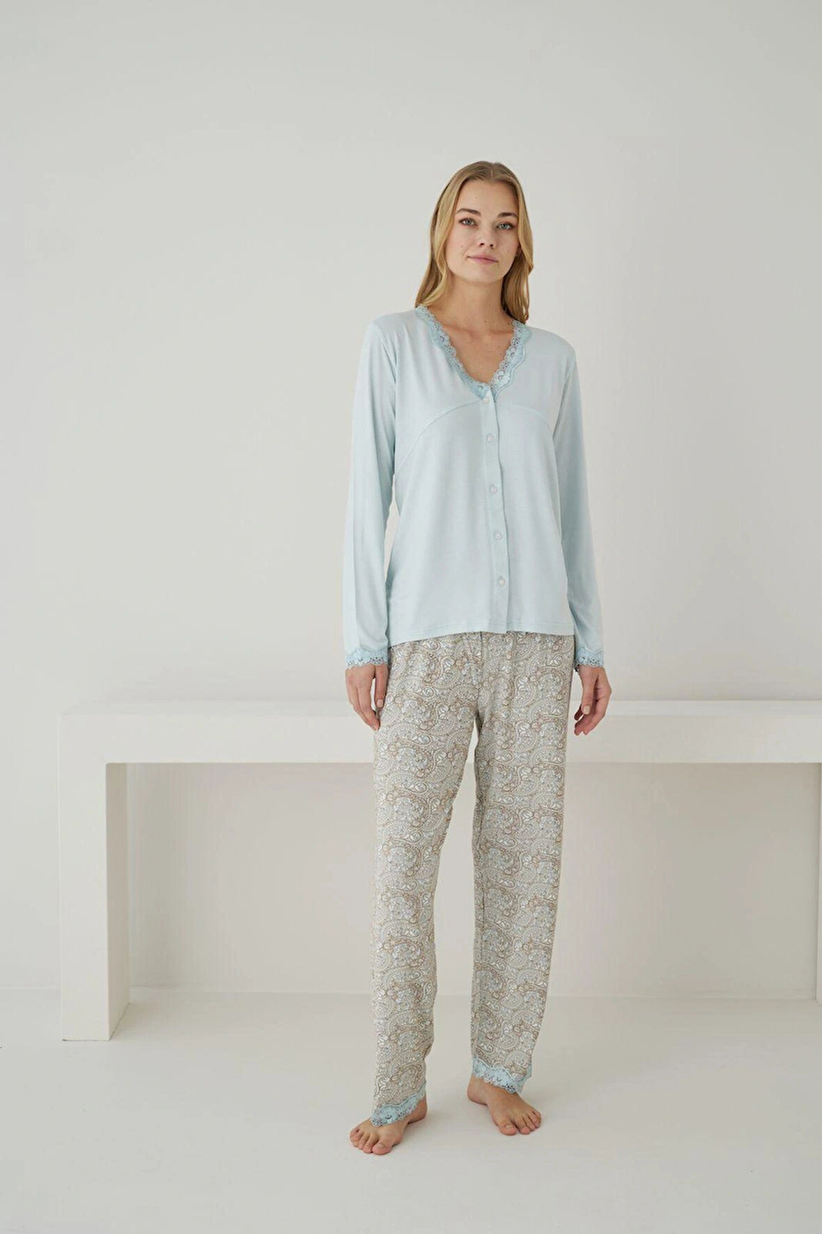 Pijamoni Kadın Önden Düğmeli Dantel Yaka Ring Viskon Su Yeşili Pijama Takımı