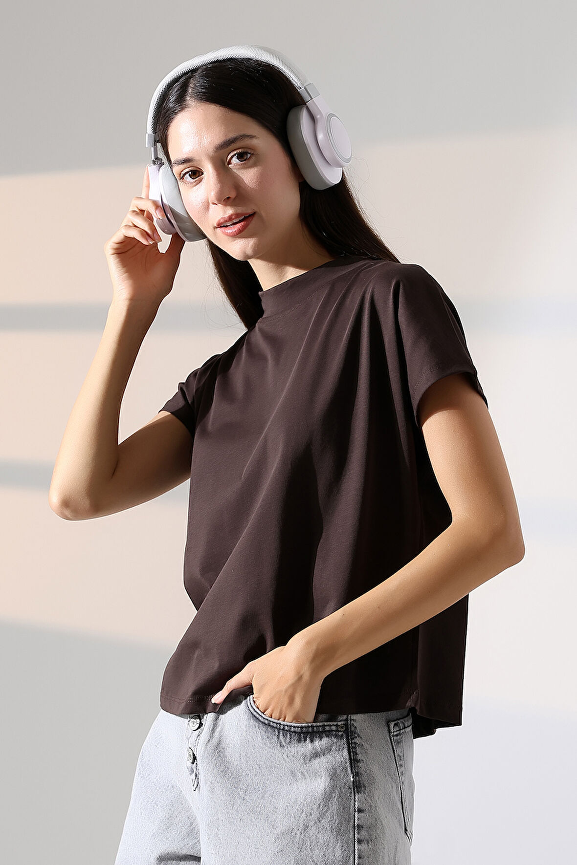 Dik Yaka Pamuklu T-shirt 19588 KAHVE