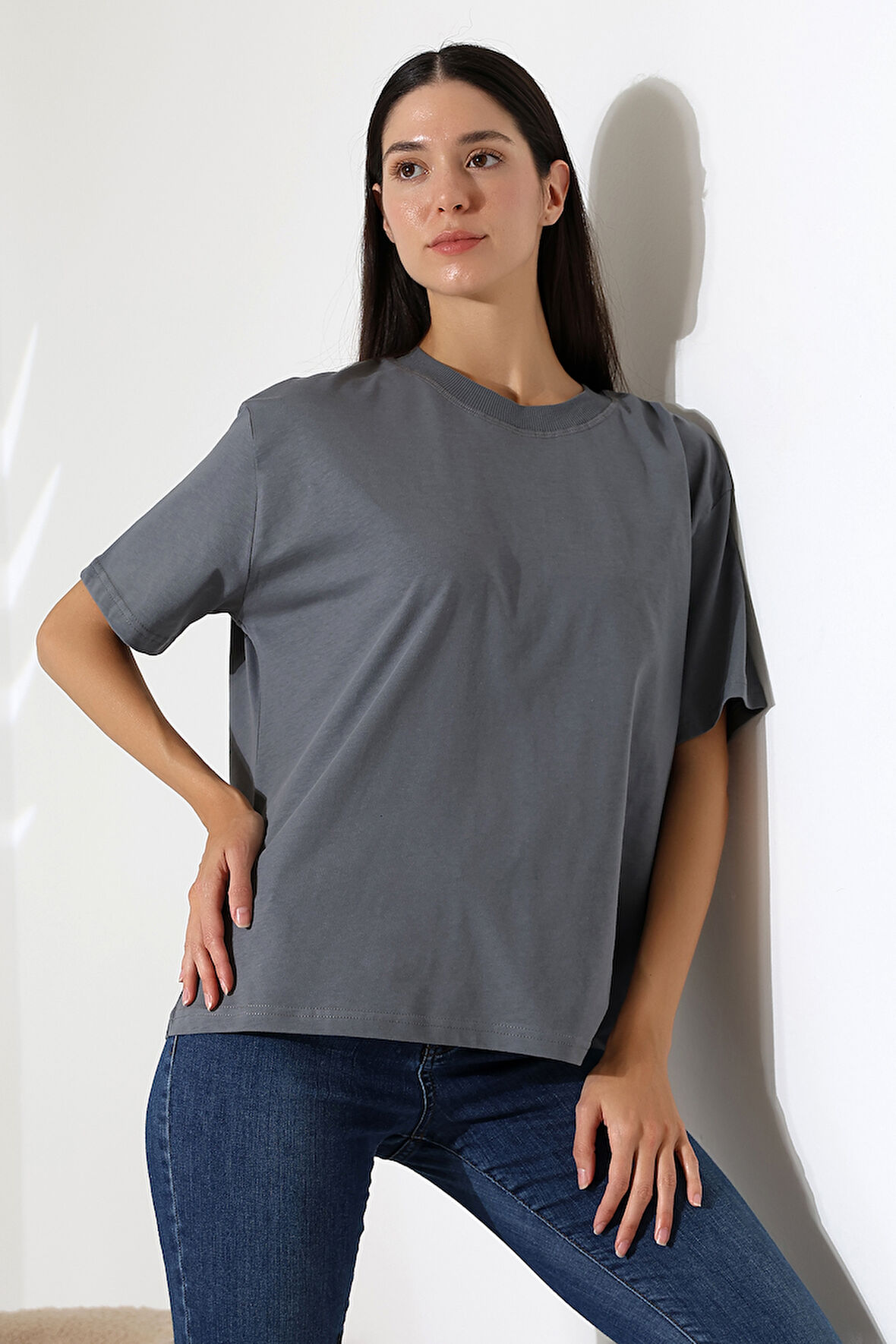 Penye Kompakt Ağır Kumaş Yaka Kaşkorseli Kısa Kol T-Shirt 21667 FÜME