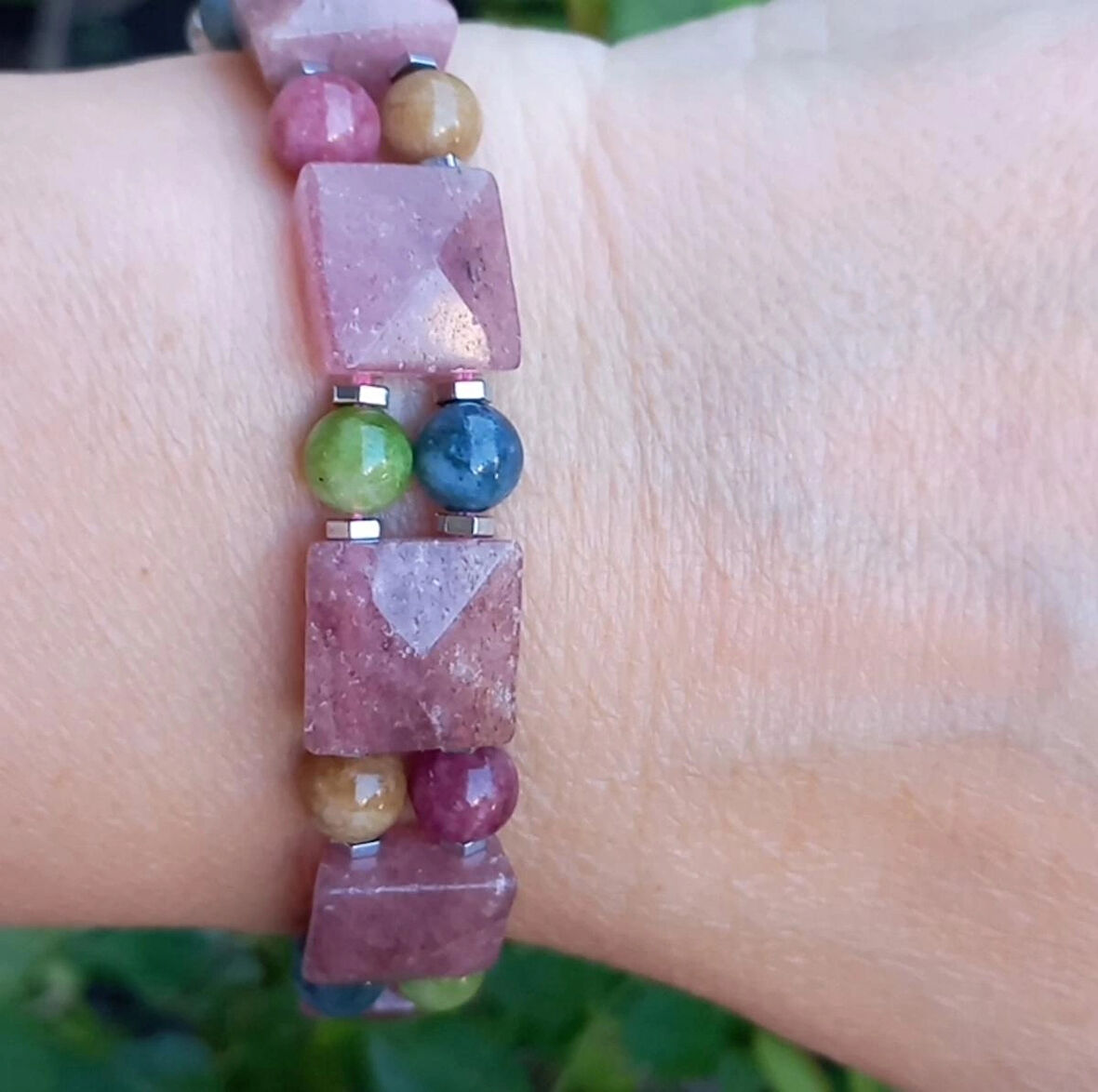 2335 Çilek Kuvars el yapımı bileklik