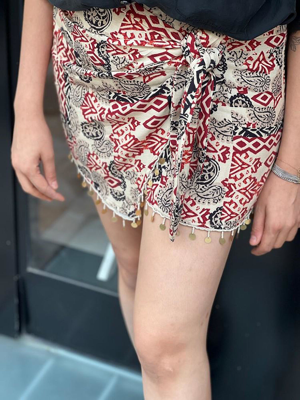 PULLU BAĞLAMA DETAYLI ETEK