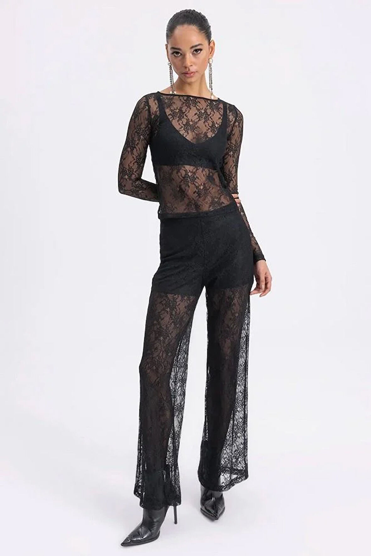 KISA ASTARLI DANTEL PANTOLON