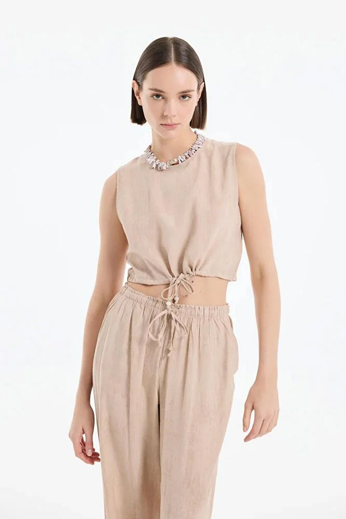 ÖNÜ BONCUK DETAYLI BAĞCIKLI BLUZ