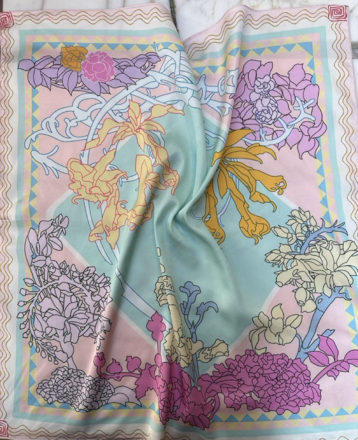 RENKLİ DESENLİ FULAR