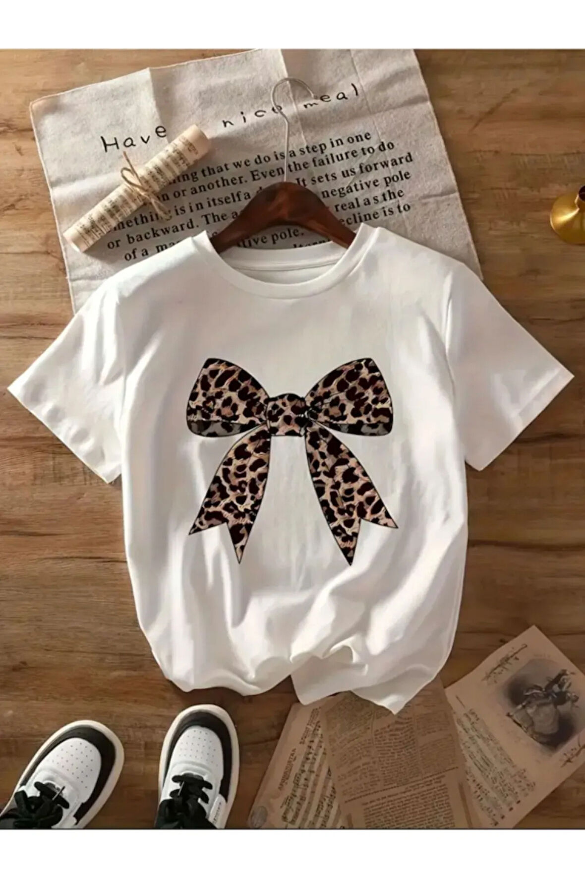 Unisex Leopar Desenli Kurdele Özel Tasarım Ön Baskılı Tasarım Tshirt