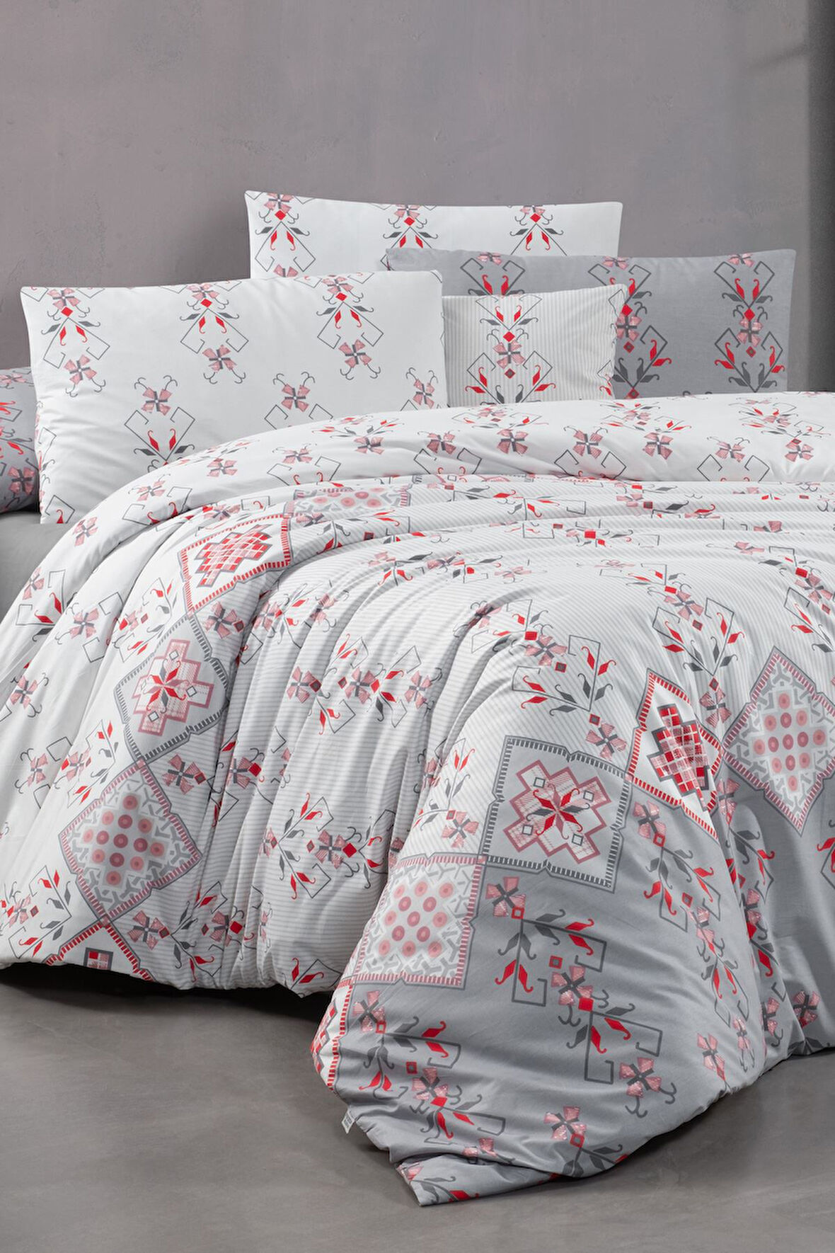 Aytunç Hale %100 Pamuklu Çift Kişilik Nevresim Takımı 200x220 cm