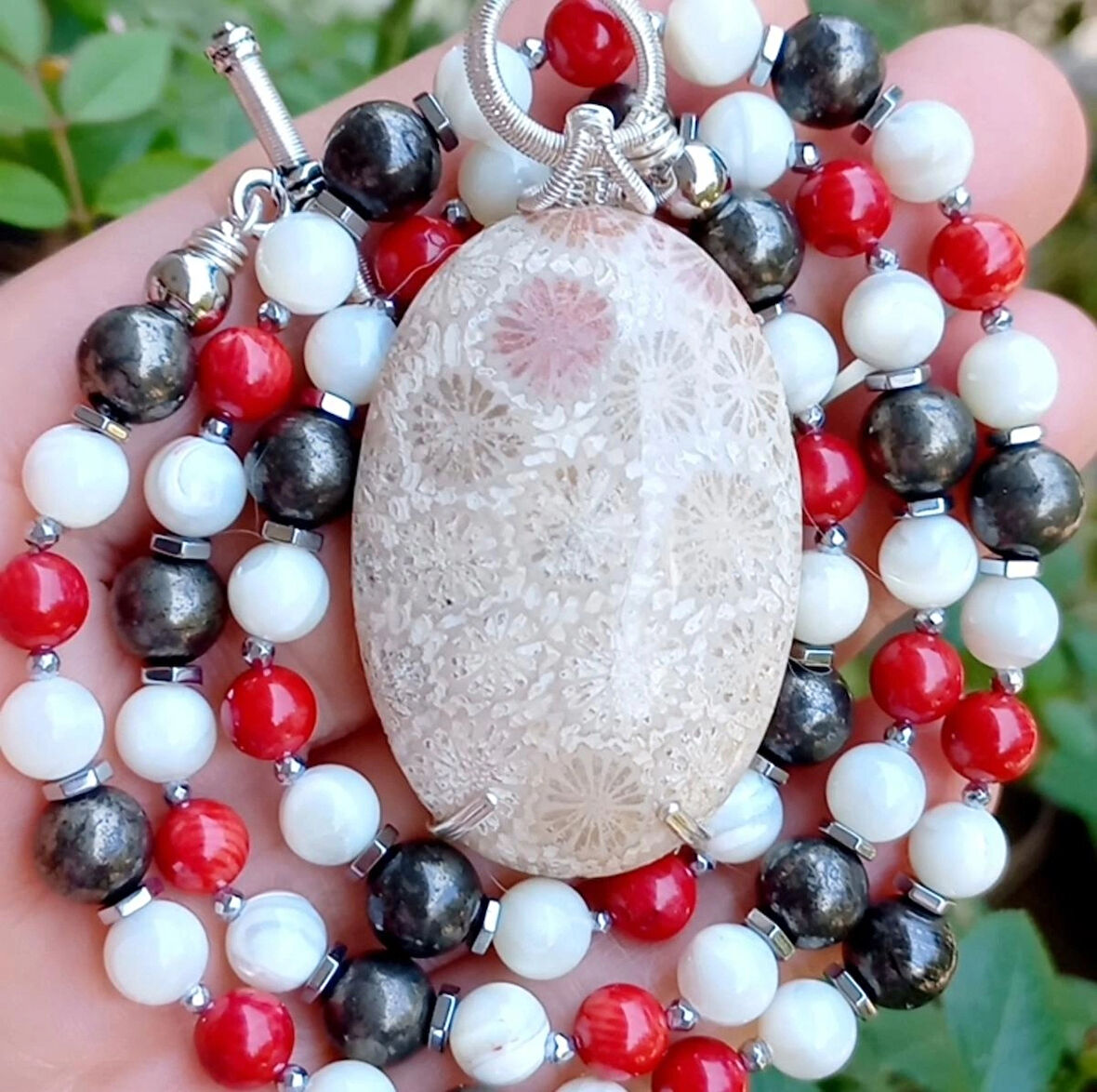 2344 Fosil Mercan Pirit Sedef el yapımı kolye