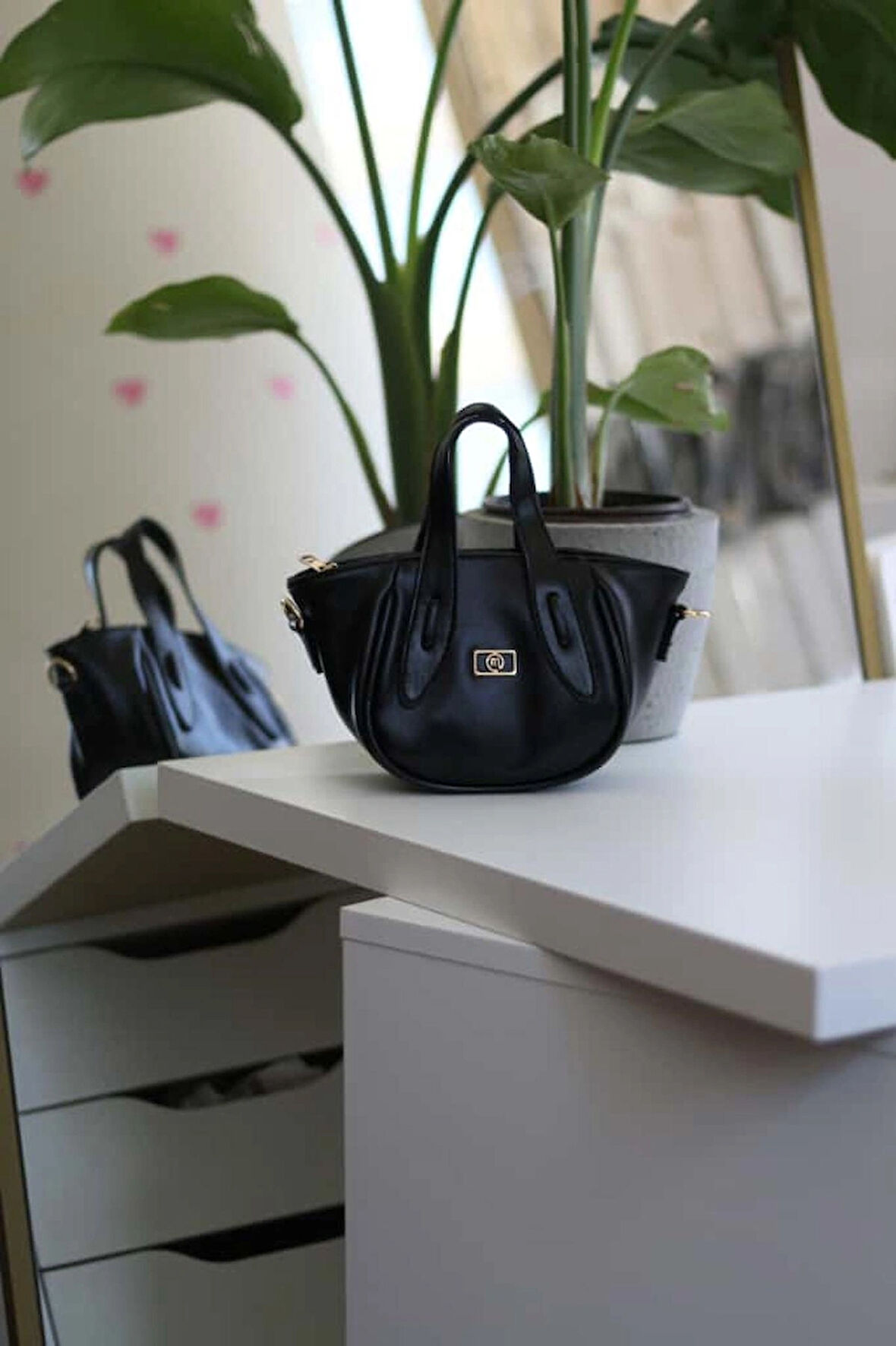 Siyah Tutma Saplı Pouch El Çantası