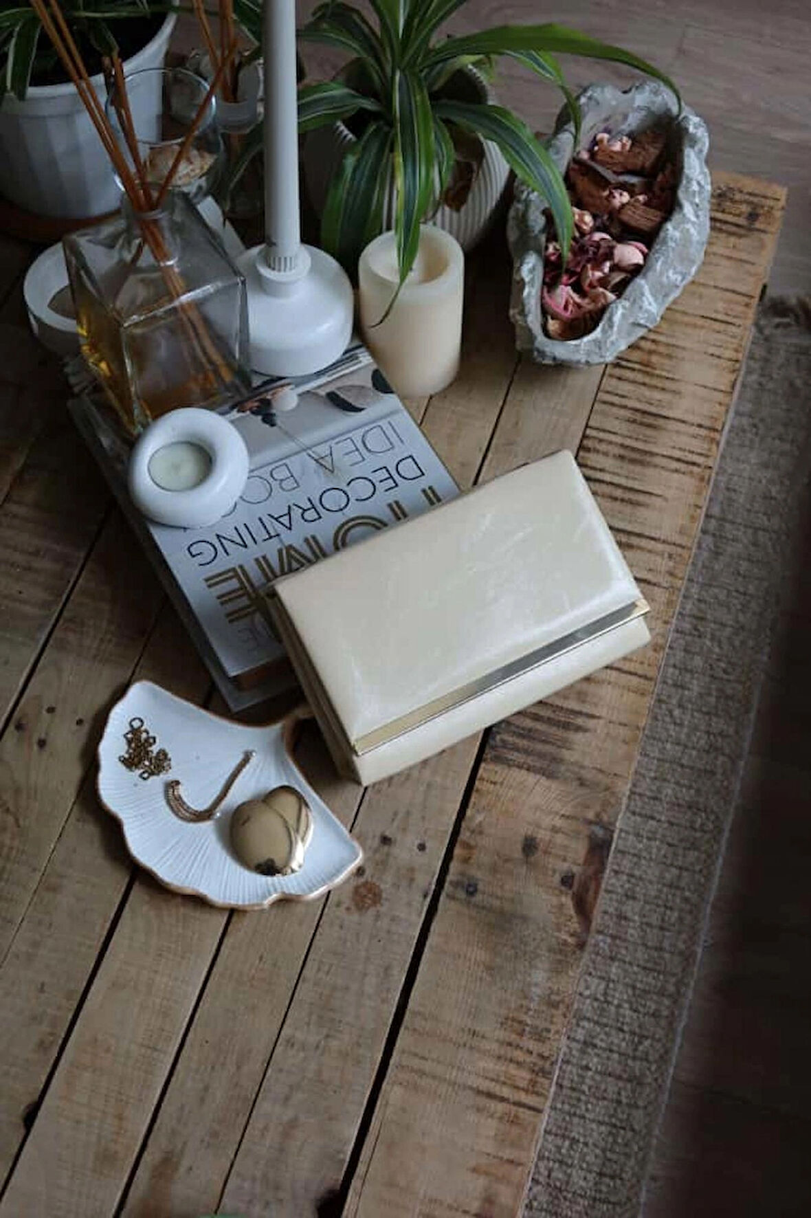  Butter Yellow Rugan Şerit Detaylı Zincirli Omuz Çantası