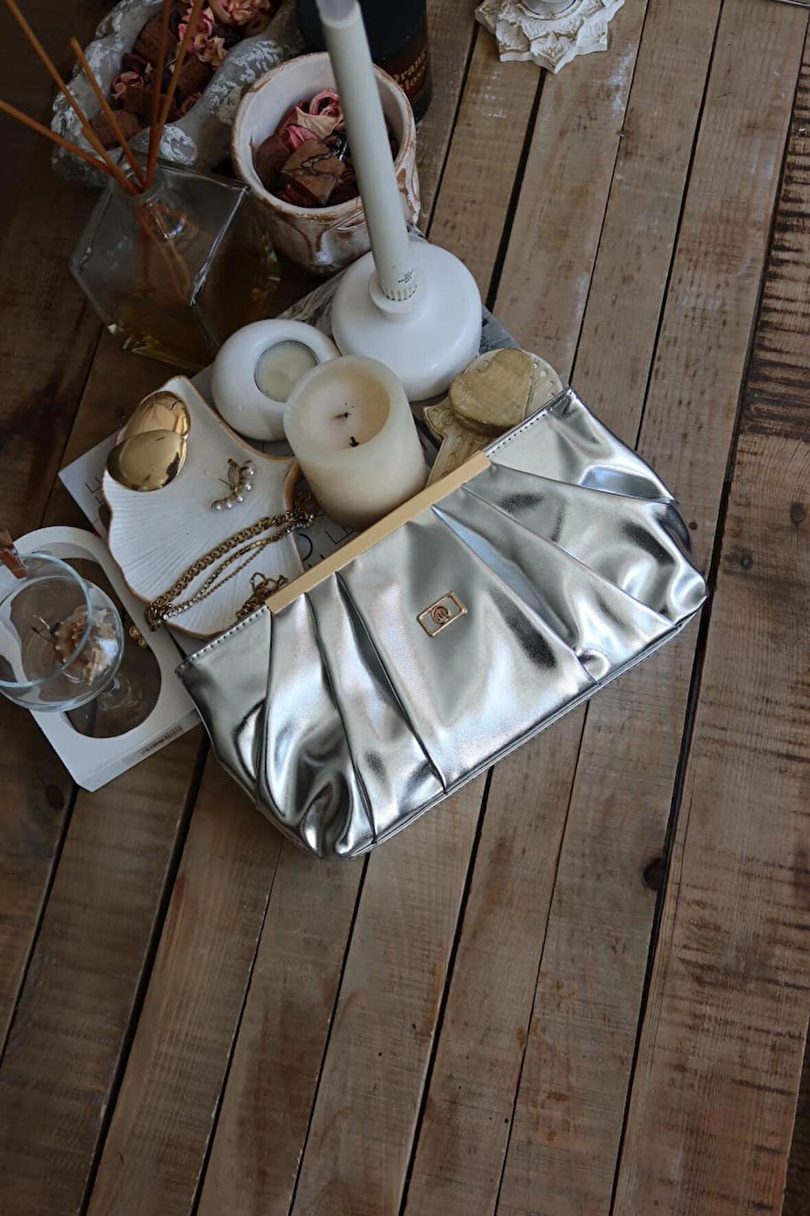 silver metal aksesuarlı büzgülü el çantası