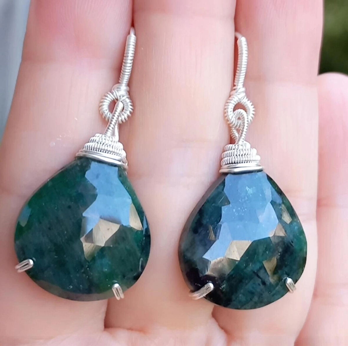 2375 Faset kesim Zümrüt Gümüş aparatlı el yapımı küpe