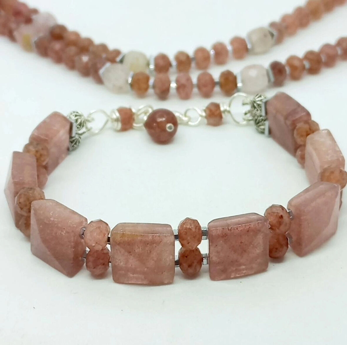 2398 Çilek Kuvars el yapımı bileklik