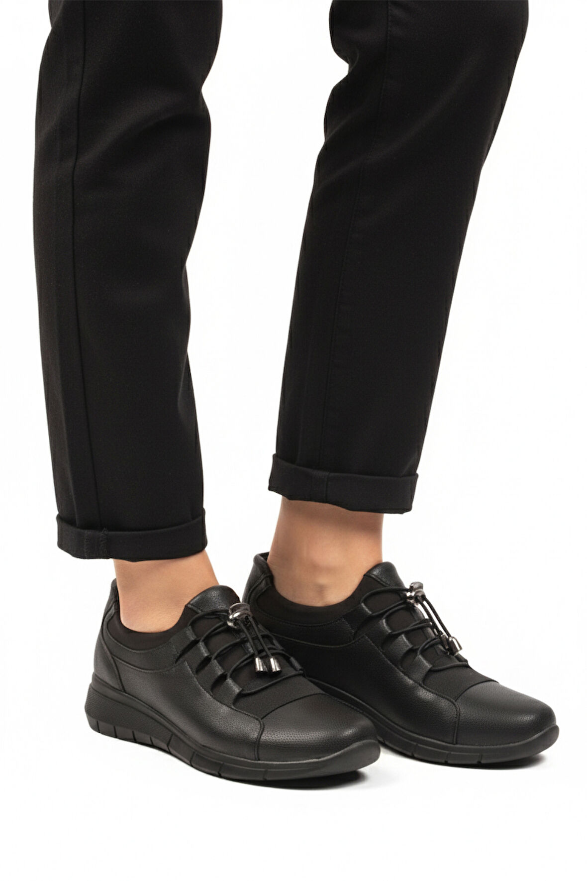 Siyah Lastik Bağcıklı Hafif Esnek Kadın Casual Ayakkabı 293120 Z