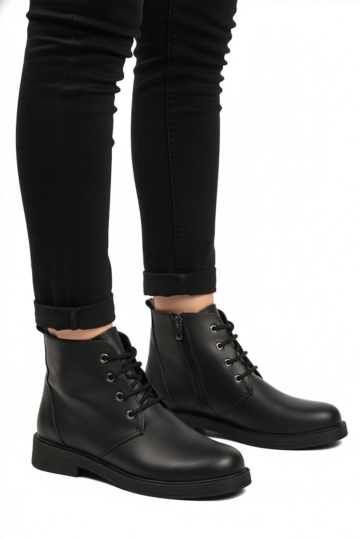 Siyah Bağcıklı Fermuarlı Kaymaz Kadın Bot 284098 Z