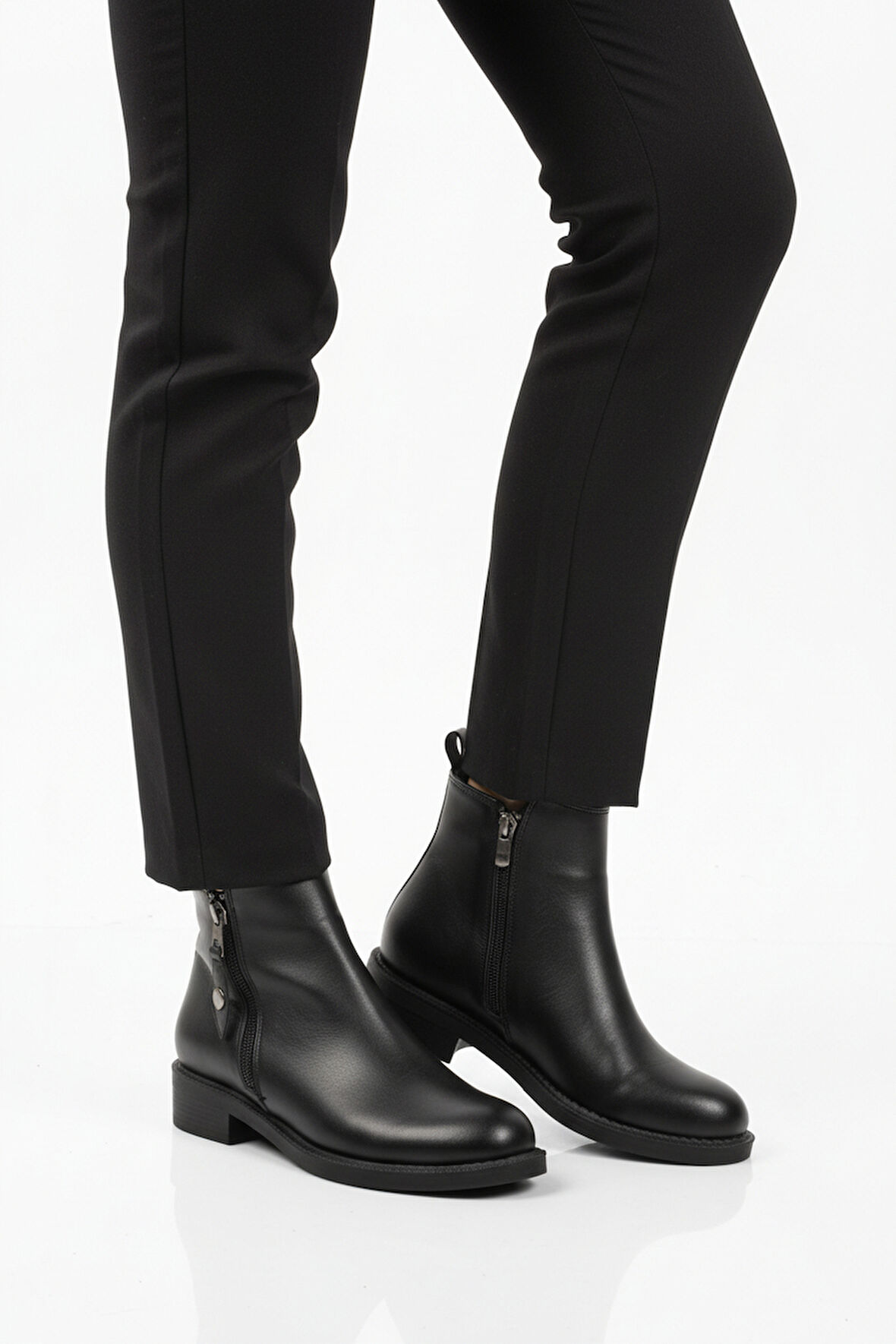 Siyah Cilt Polarlı Kaymaz Taban Kadın Topuklu Bot 224581 Z