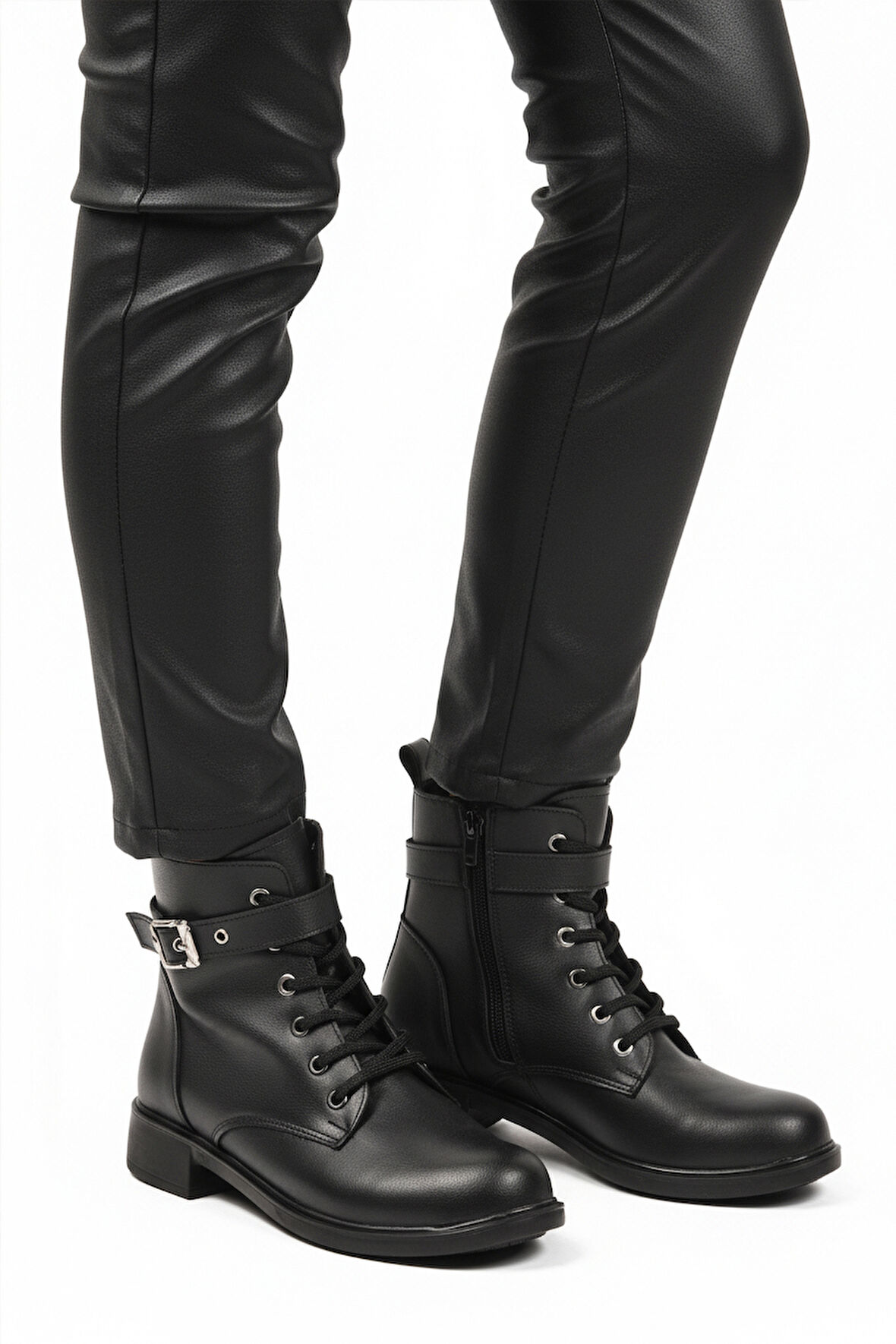 Siyah Cilt Kaymaz İçi Polarlı Fermuarlı Kadın Bot 209151 Z