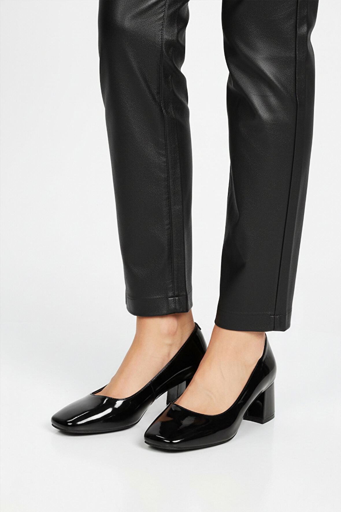 Siyah Rugan Kalın Topuklu Kadın Abiye Ayakkabı 695042 Z