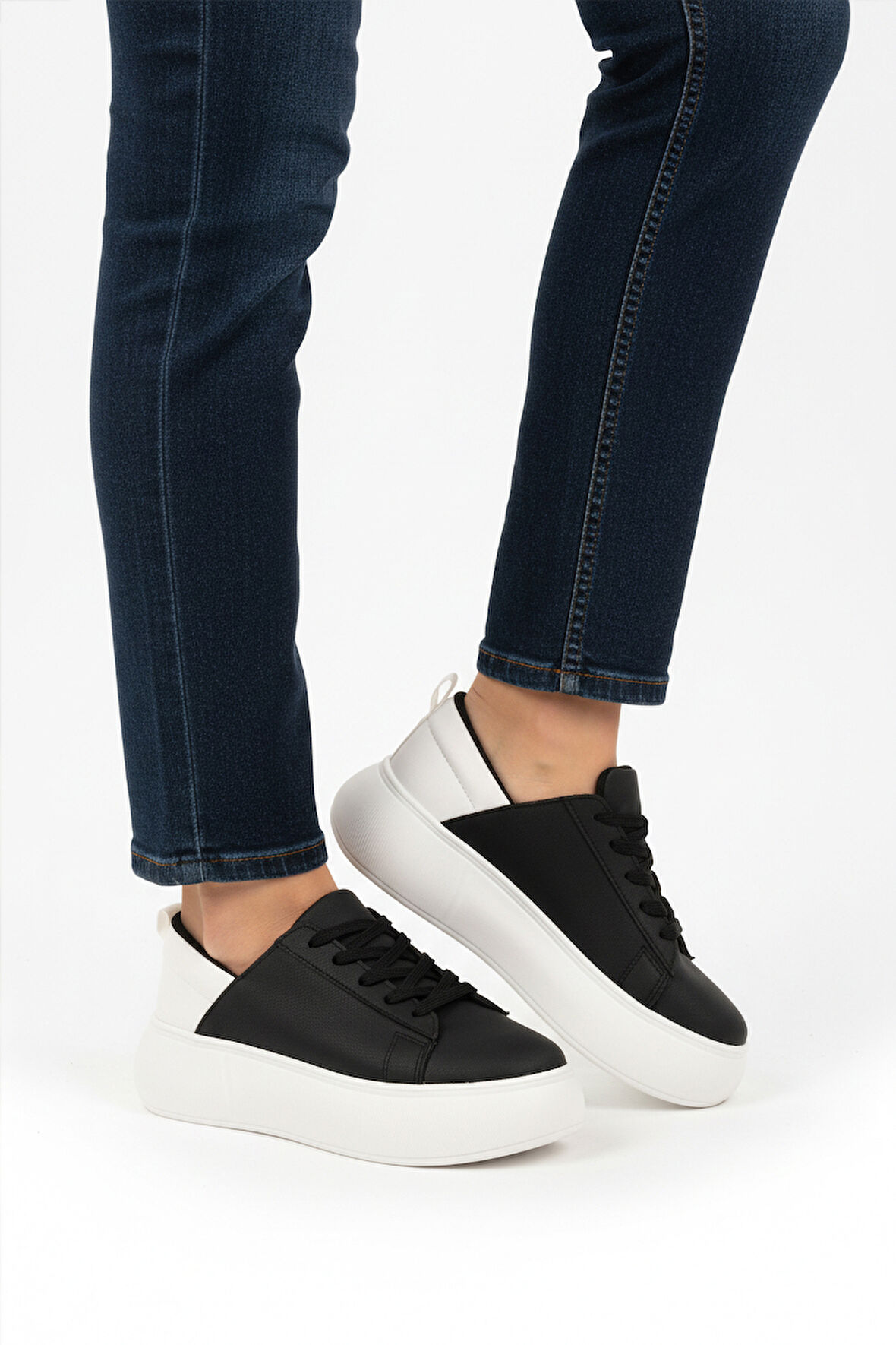 Siyah Beyaz Kalın Taban Bağcıklı Unisex Spor Ayakkabı OZ-03 Z