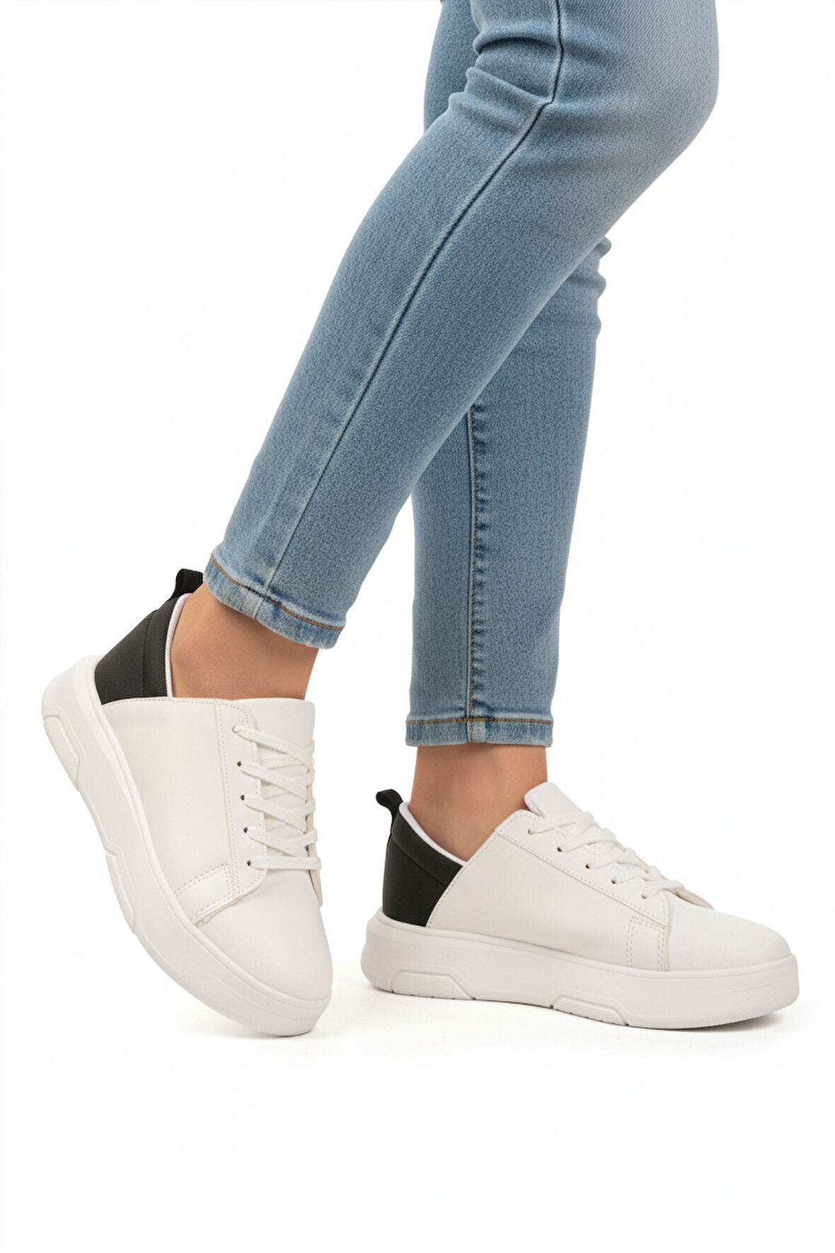 Beyaz Siyah Bağcıklı Unisex Spor Ayakkabı OZ-03 Z
